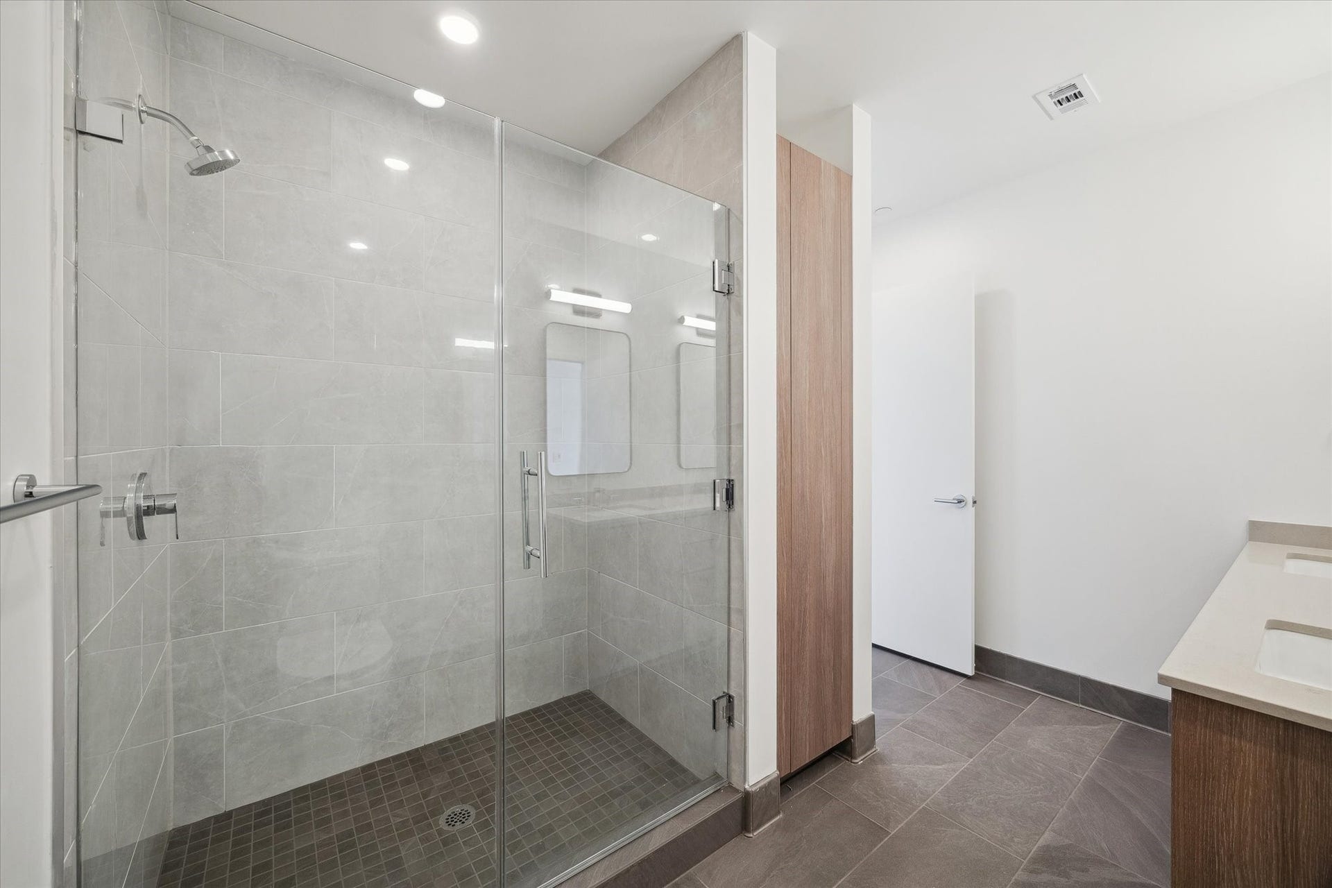 1 Riva Row, #618, The Woodlands, TX 77380 1 Riva Row, #618, The Woodlands, TX 77380