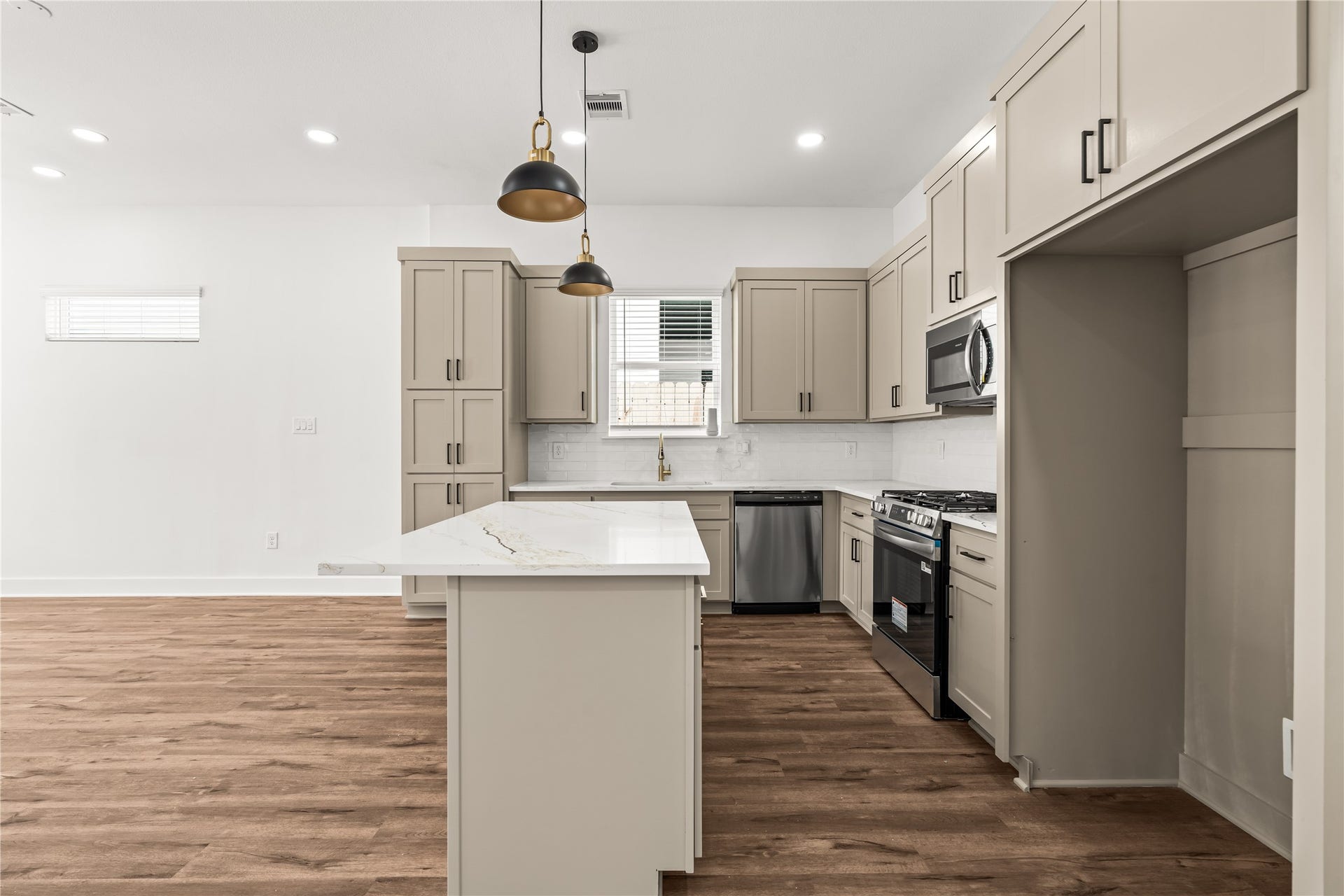 4702 & 1912 Schweikhardt Street, Houston, TX 77020 Thoughtful details around every corner. Massive floor-to-ceiling pantry storage ensures your culinary workspace stays entirely clutter-free.