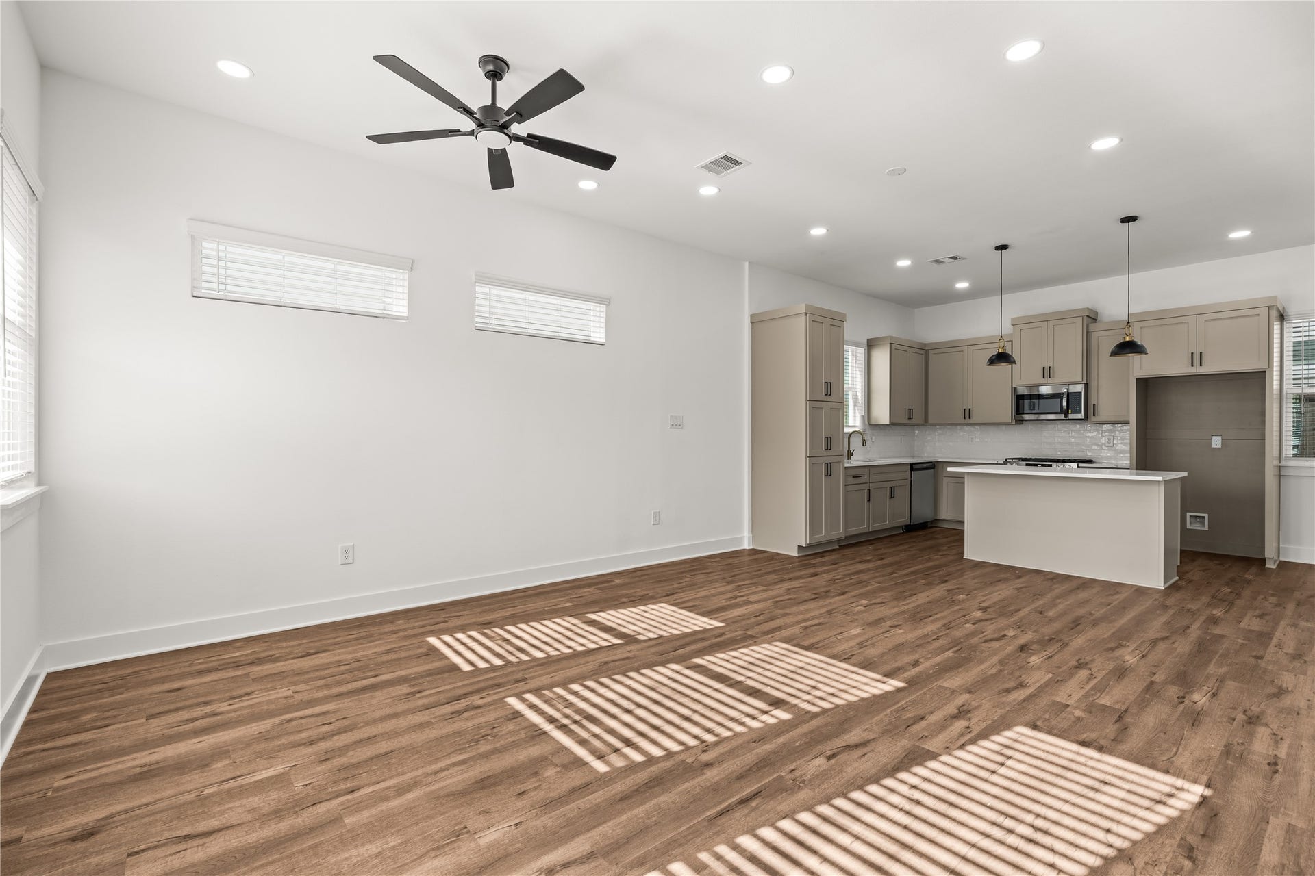 4702 & 1912 Schweikhardt Street, Houston, TX 77020 Infinite design possibilities. This sprawling multi-zone space easily accommodates a large dining table and a massive living room layout.