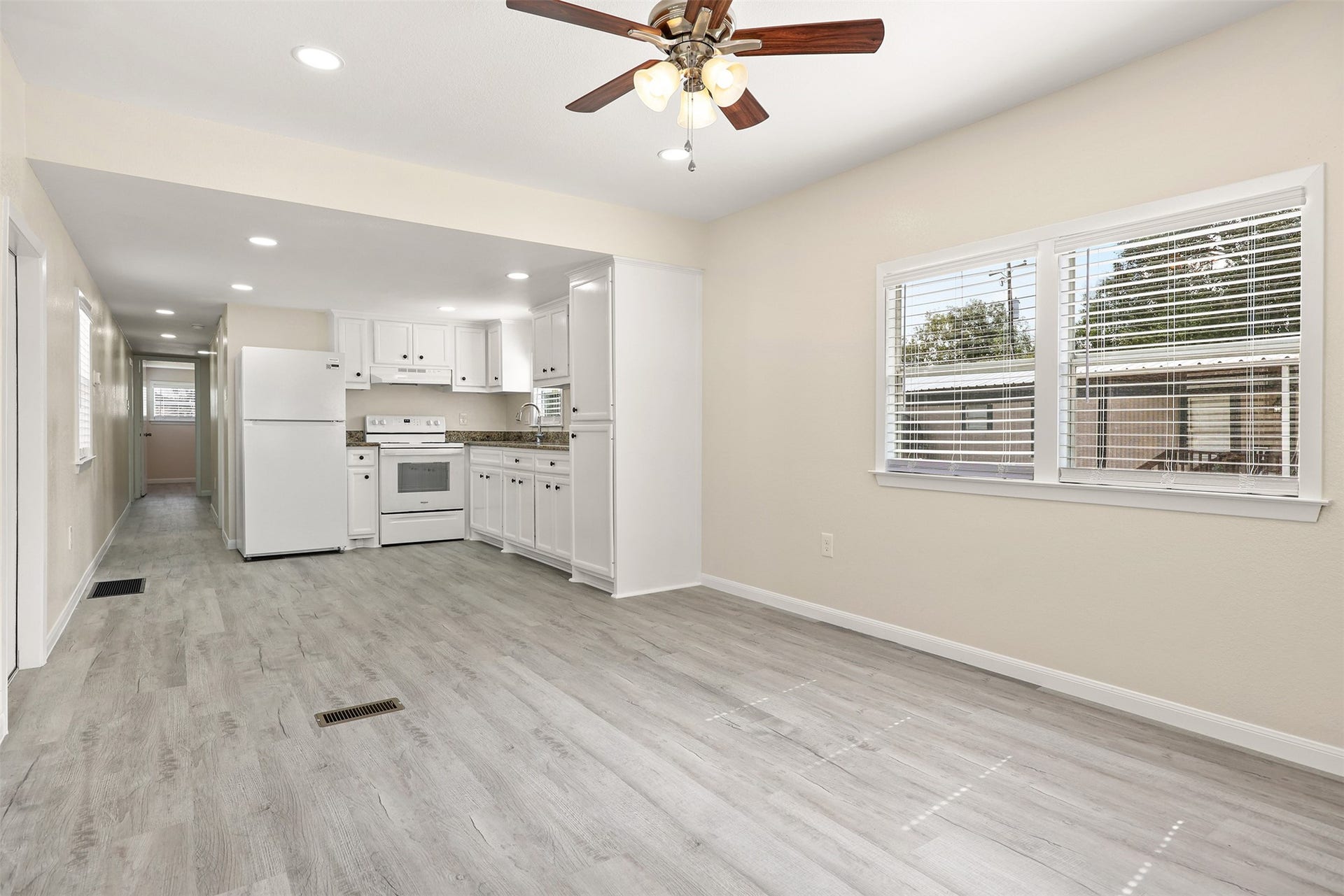2222 N Austin Avenue, #2, Pearland, TX 77581 2222 N Austin Avenue, #2, Pearland, TX 77581