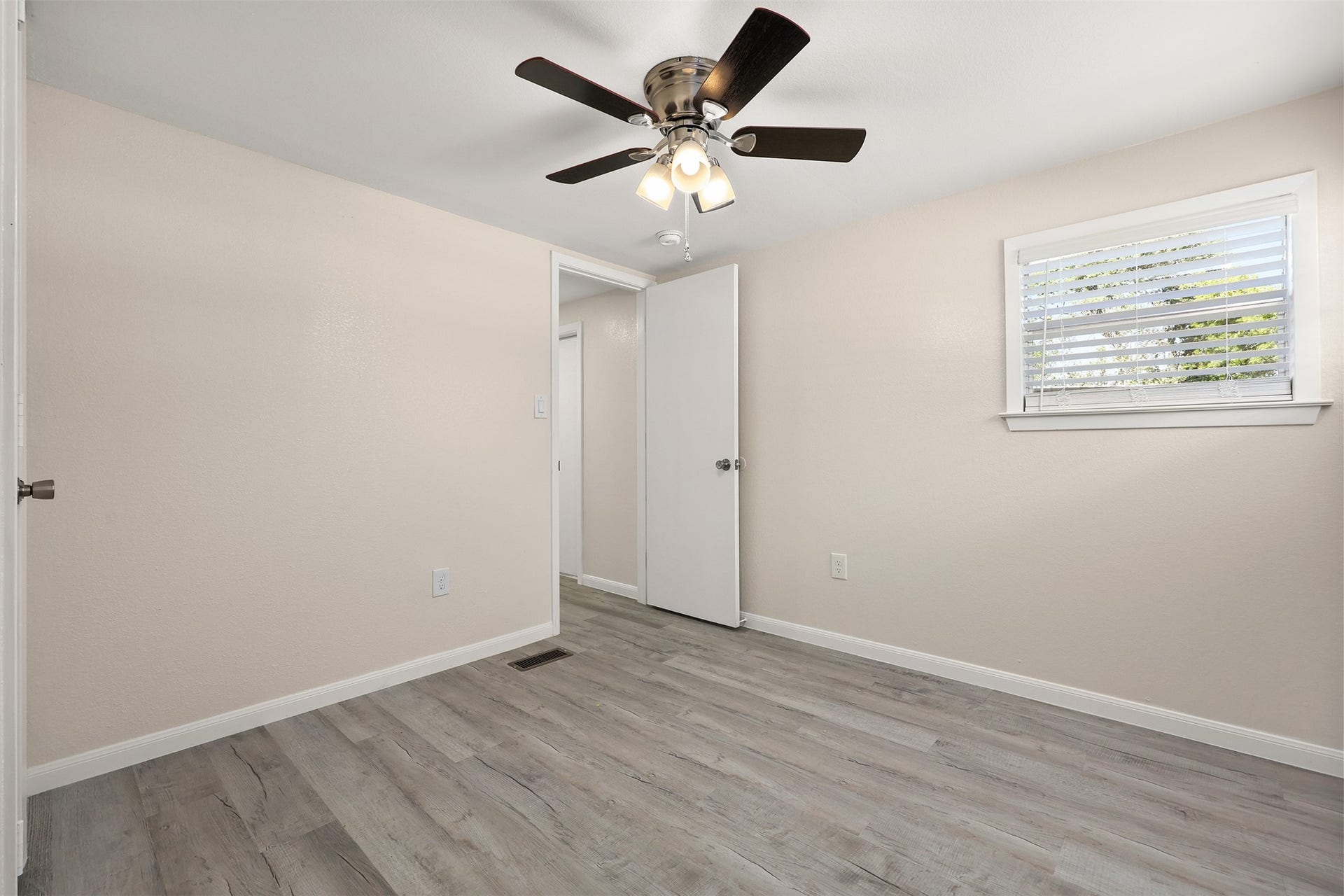 2222 N Austin Avenue, #2, Pearland, TX 77581 2222 N Austin Avenue, #2, Pearland, TX 77581