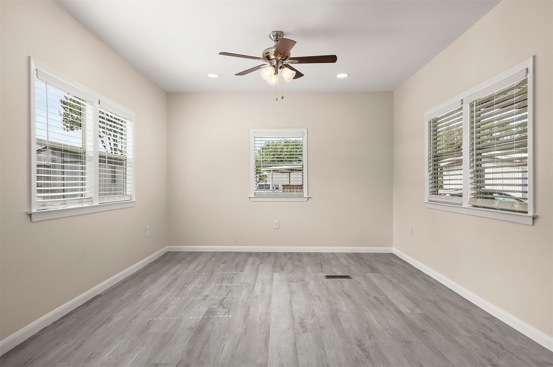2222 N Austin Avenue, #2, Pearland, TX 77581 2222 N Austin Avenue, #2, Pearland, TX 77581
