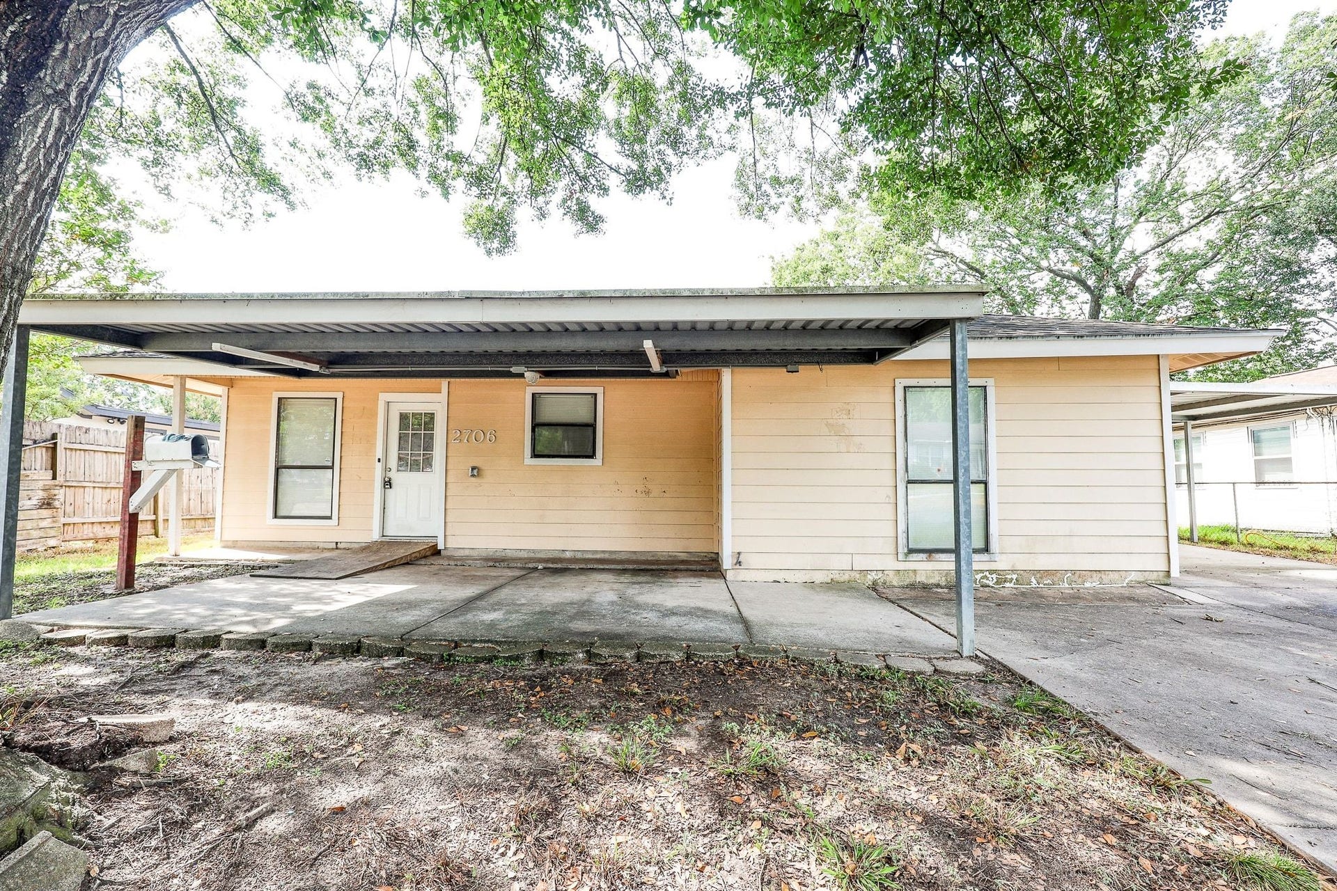 Welcome to 2706 Raymond St!