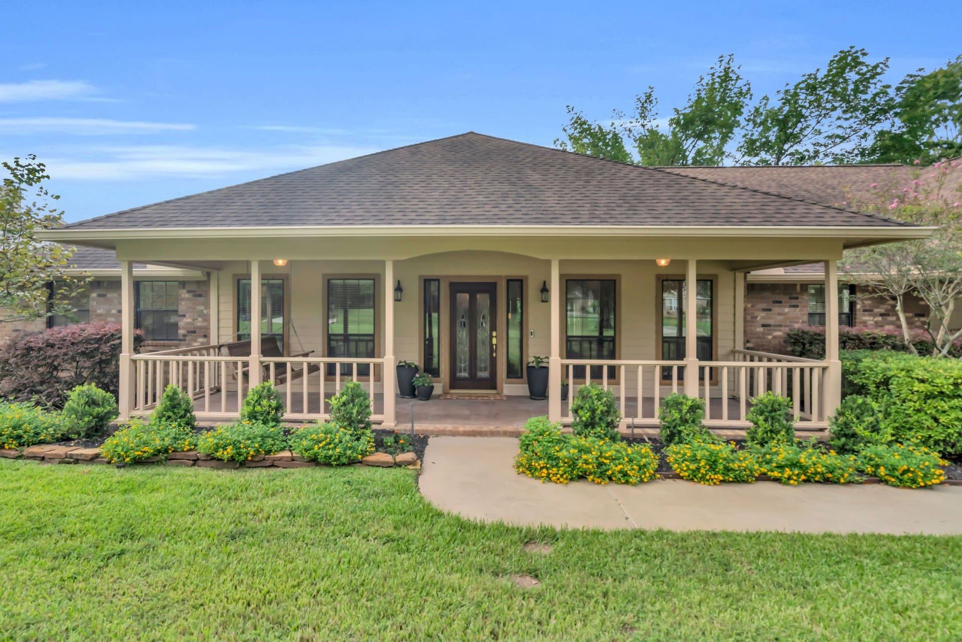 23327 Cannon Creek Trail, Tomball, TX 77377 Covered front porch creates a warm and welcoming entrance.