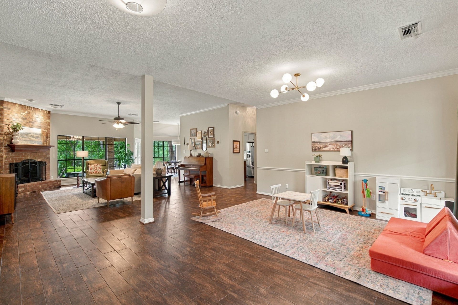 23327 Cannon Creek Trail, Tomball, TX 77377 Open living areas provide plenty of flexibility for everyday living and entertaining.
