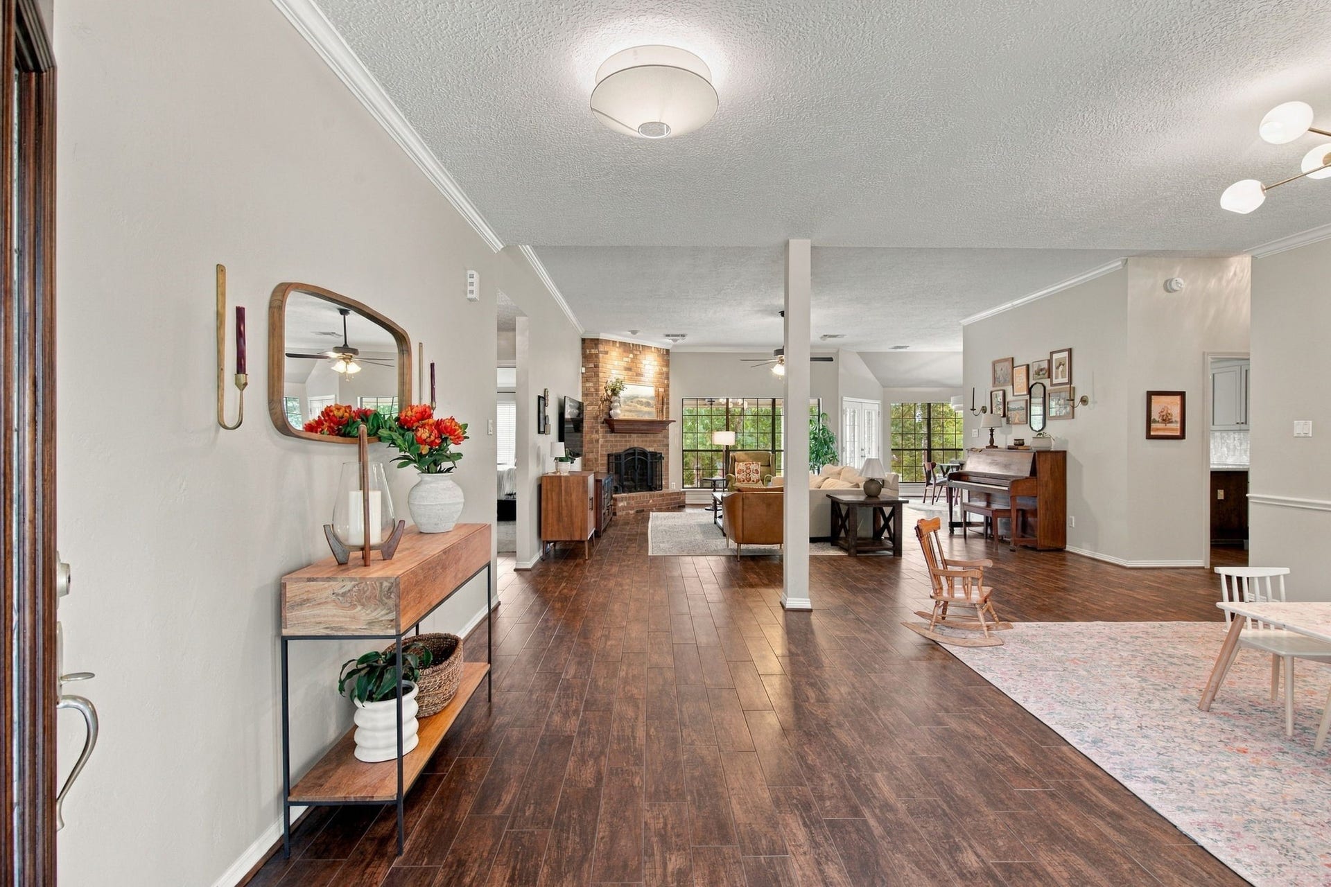 23327 Cannon Creek Trail, Tomball, TX 77377 Entry opens to a bright, spacious interior with an easy-flowing layout.