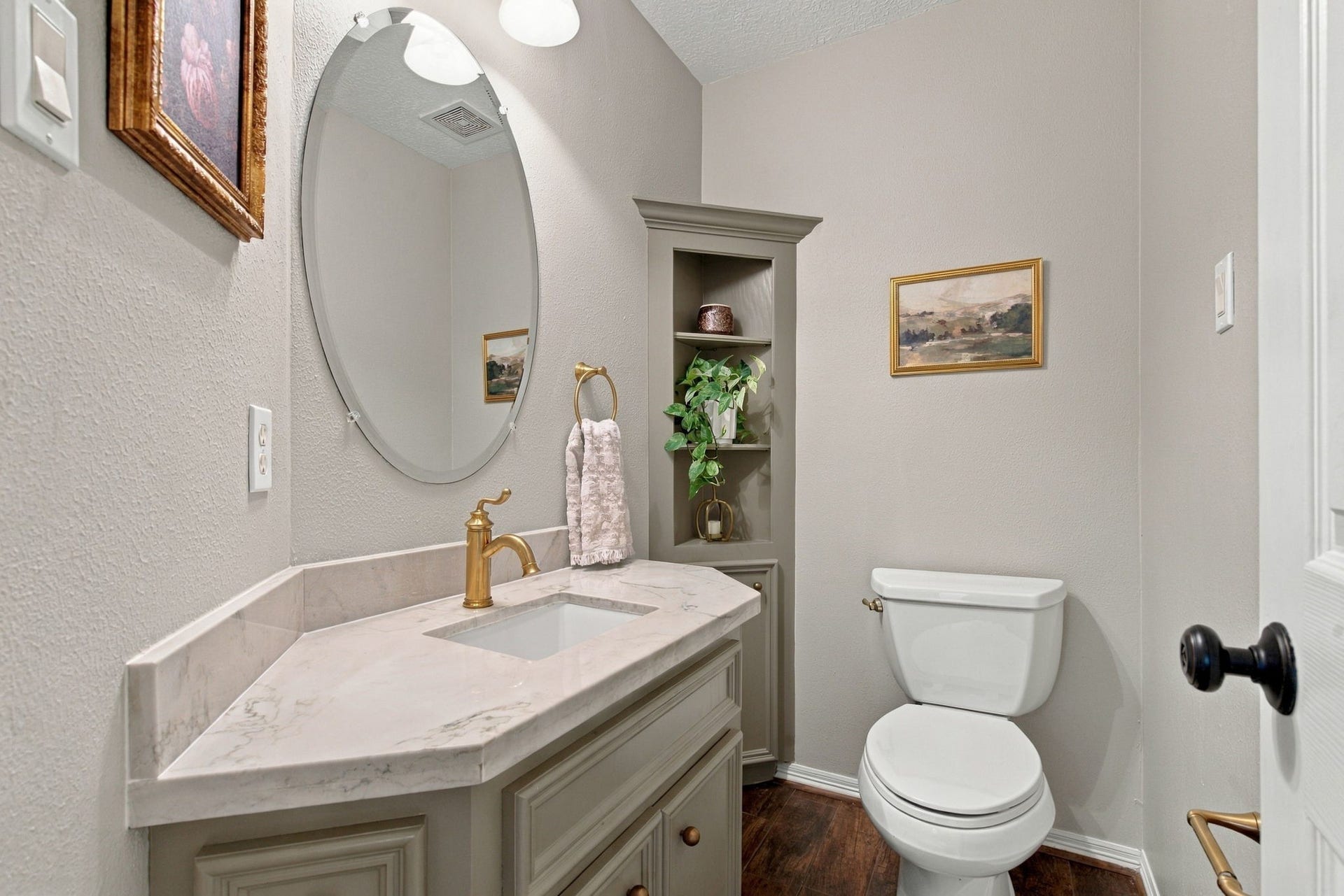 23327 Cannon Creek Trail, Tomball, TX 77377 Convenient half bath features an updated vanity and stylish finishes.