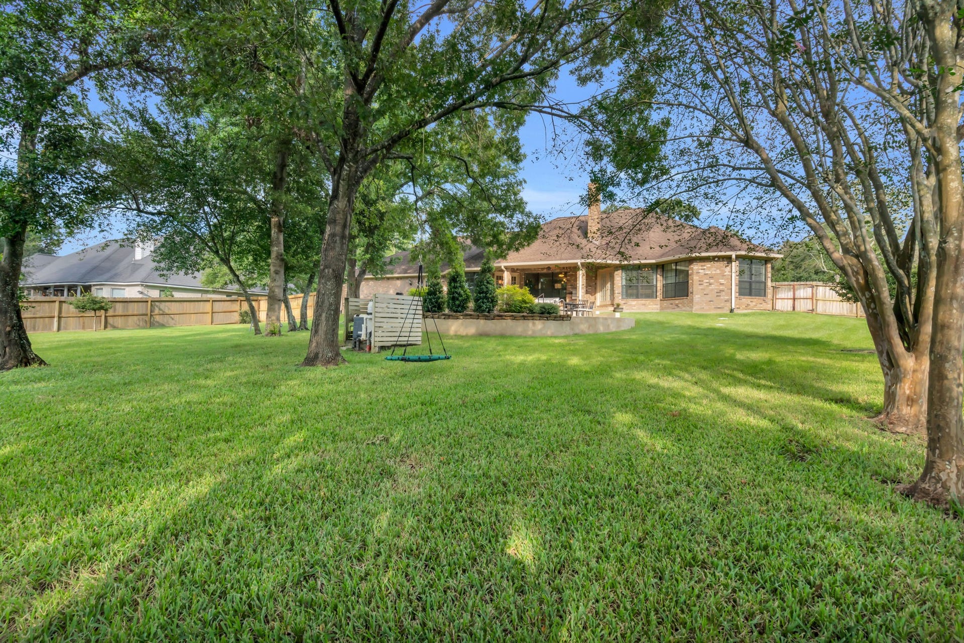 23327 Cannon Creek Trail, Tomball, TX 77377 Another view of the oversized yard with plenty of room to enjoy the outdoors.