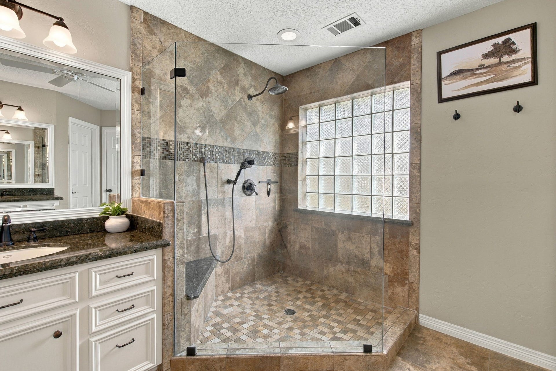 23327 Cannon Creek Trail, Tomball, TX 77377 Closer look at the oversized walk-in shower.