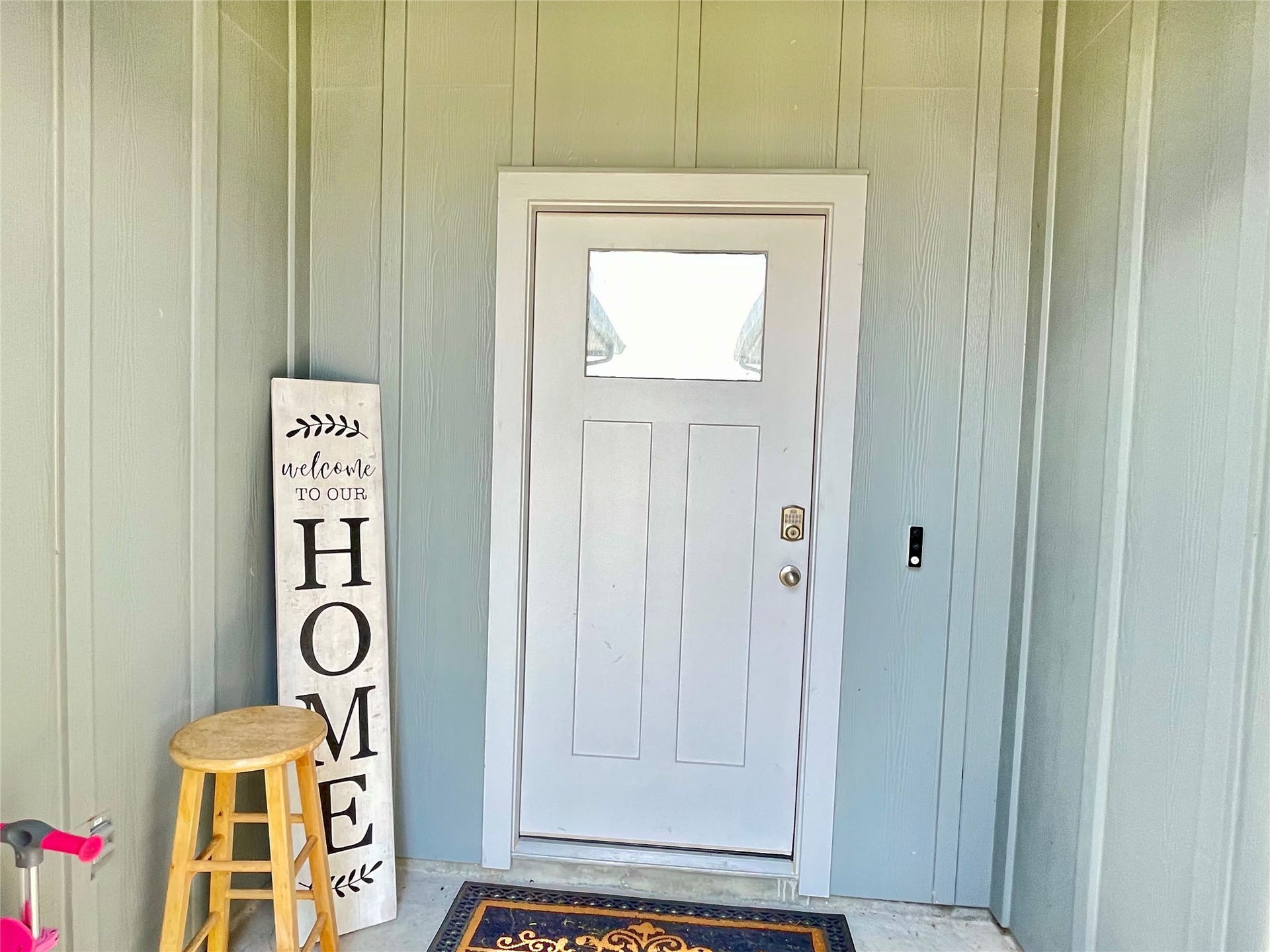 31722 Farlam Farms Trail, Fulshear, TX 77441 A warm and charming front porch sets the perfect tone, welcoming guests with an inviting, cozy atmosphere right at the front door.