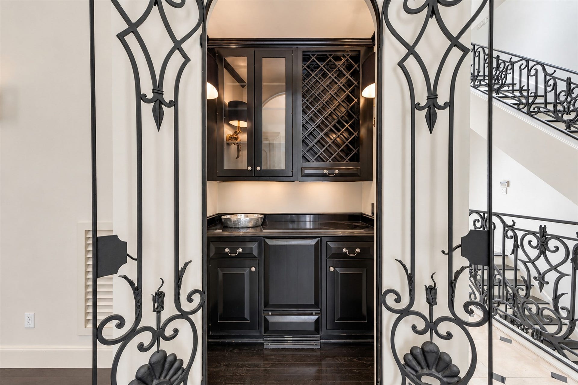 2902 W Lane Drive, Houston, TX 77027 2902 W Lane Drive, Houston, TX 77027