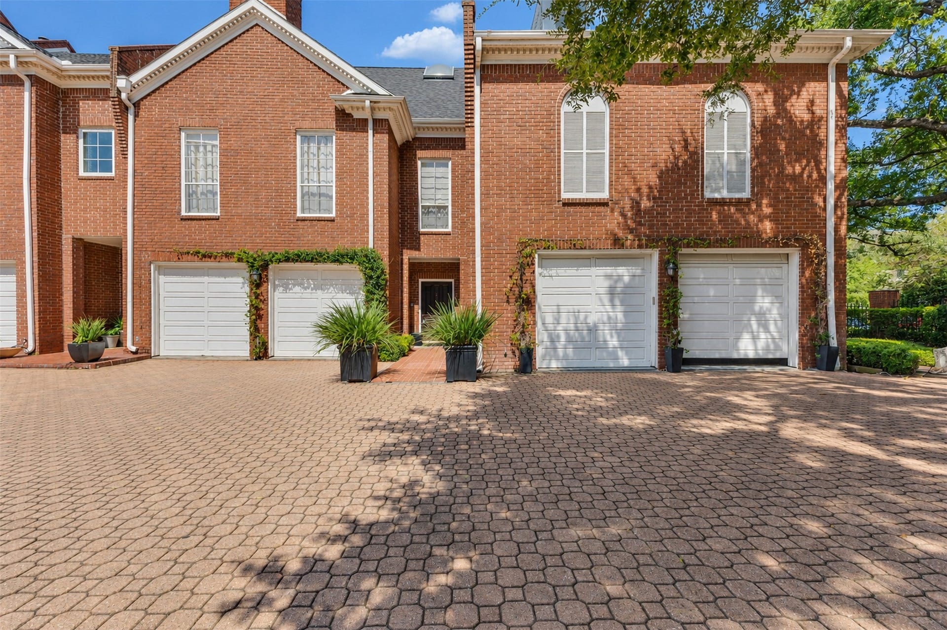 2902 W Lane Drive, Houston, TX 77027 2902 W Lane Drive, Houston, TX 77027