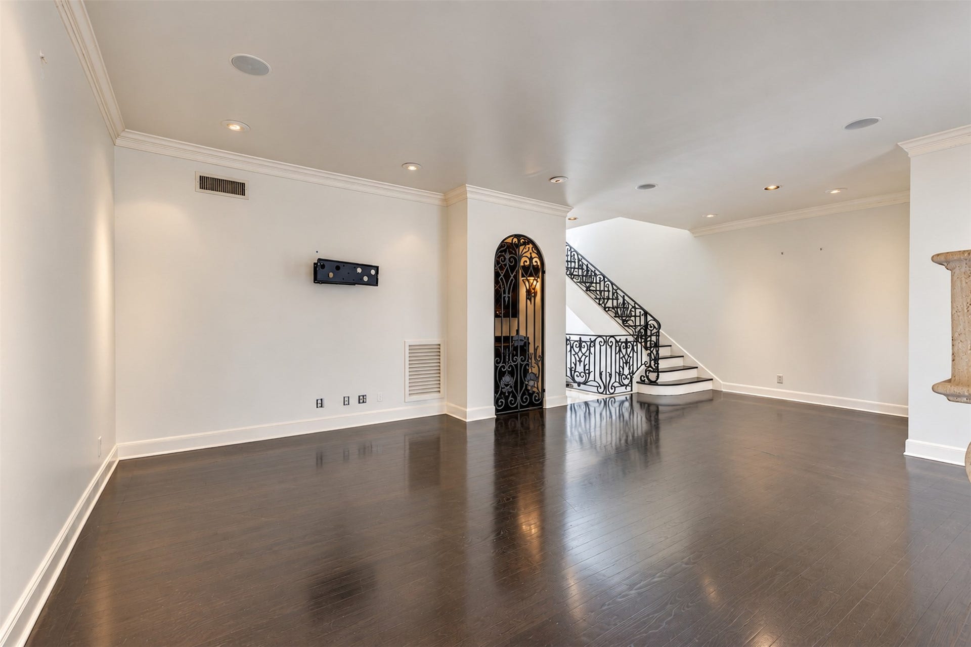 2902 W Lane Drive, Houston, TX 77027 2902 W Lane Drive, Houston, TX 77027