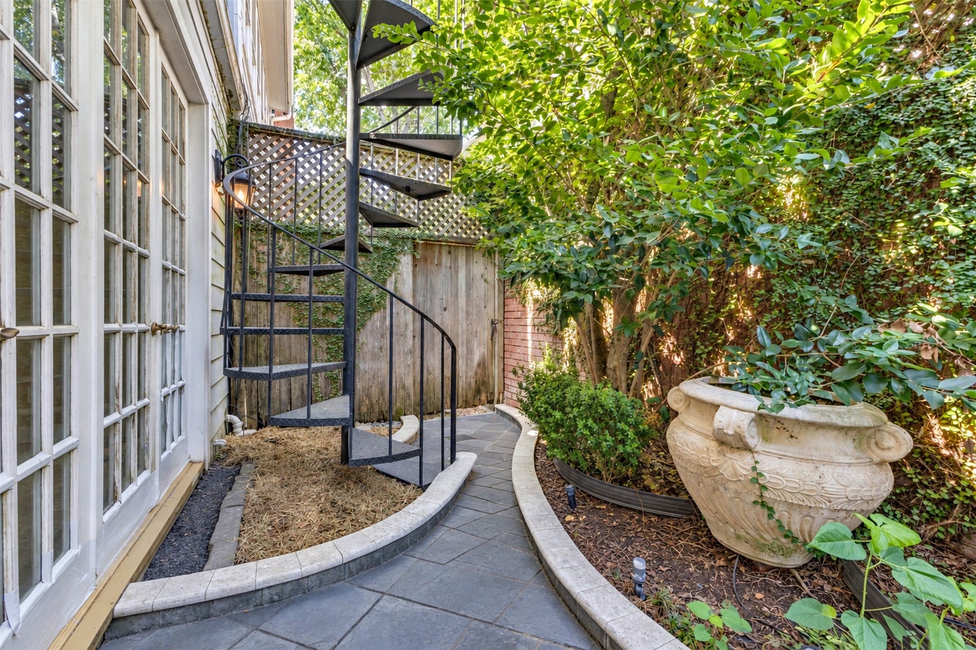 2902 W Lane Drive, Houston, TX 77027 2902 W Lane Drive, Houston, TX 77027