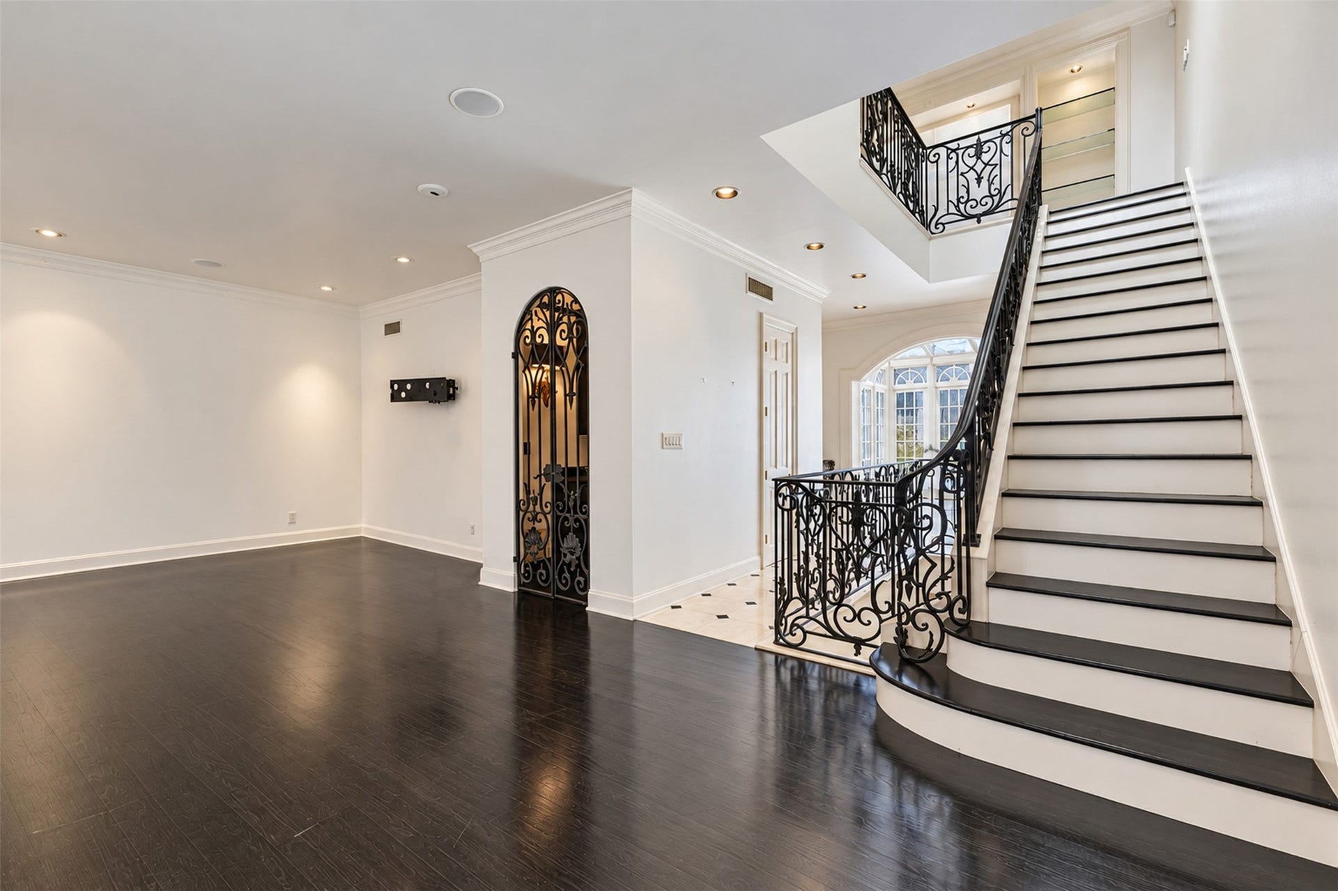 2902 W Lane Drive, Houston, TX 77027 2902 W Lane Drive, Houston, TX 77027