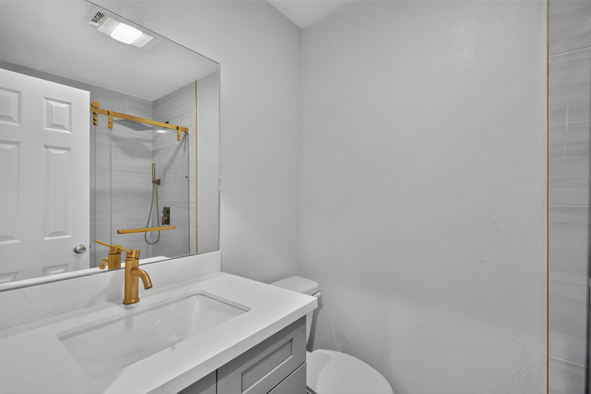 1123 Mayweather Lane, Richmond, TX 77406 Contemporary finishes and warm gold accents give this beautifully updated bath a polished, upscale feel.