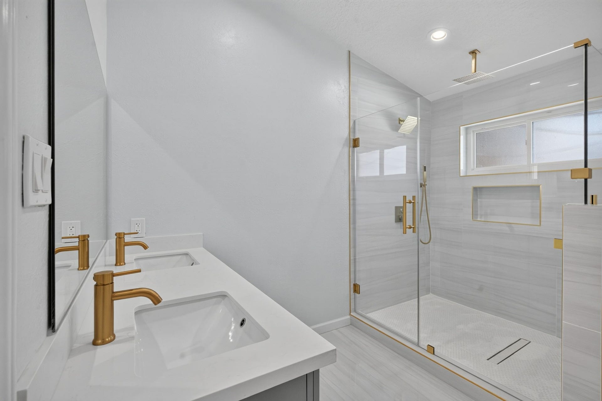 1123 Mayweather Lane, Richmond, TX 77406 No more competing for counter space, this expansive dual vanity combines everyday functionality with a refined, modern aesthetic.