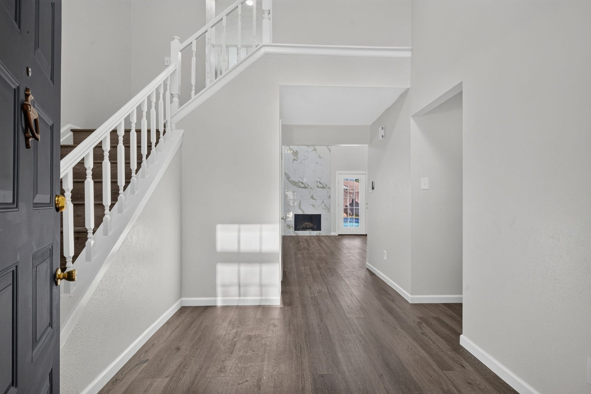 1123 Mayweather Lane, Richmond, TX 77406 A bright, welcoming foyer creates a seamless transition between levels while offering a glimpse of the home's modern finishes ahead.