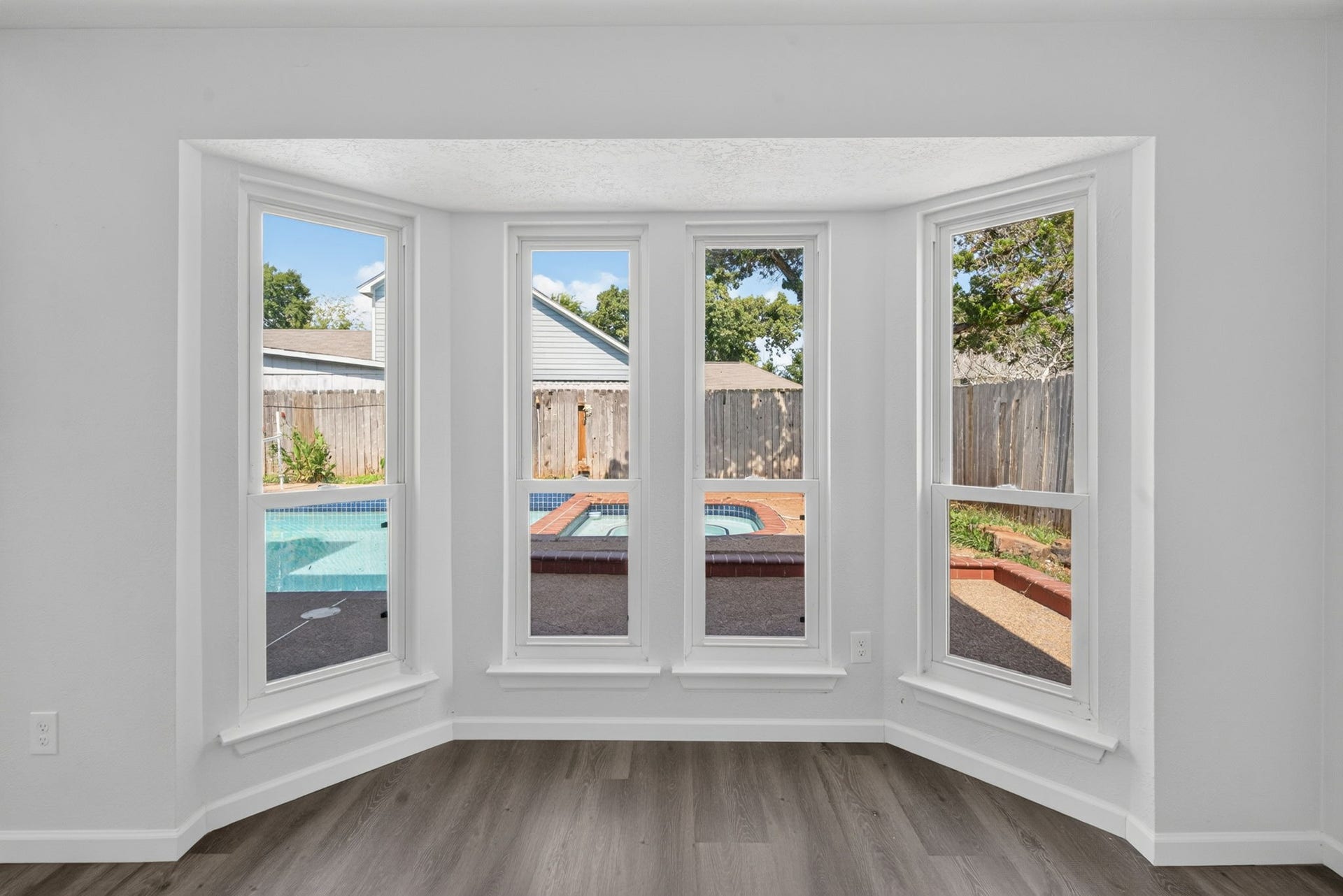 1123 Mayweather Lane, Richmond, TX 77406 Sunlight, backyard views, and a charming bay-window setting create the perfect spot for a breakfast nook, reading corner, or cozy sitting area.