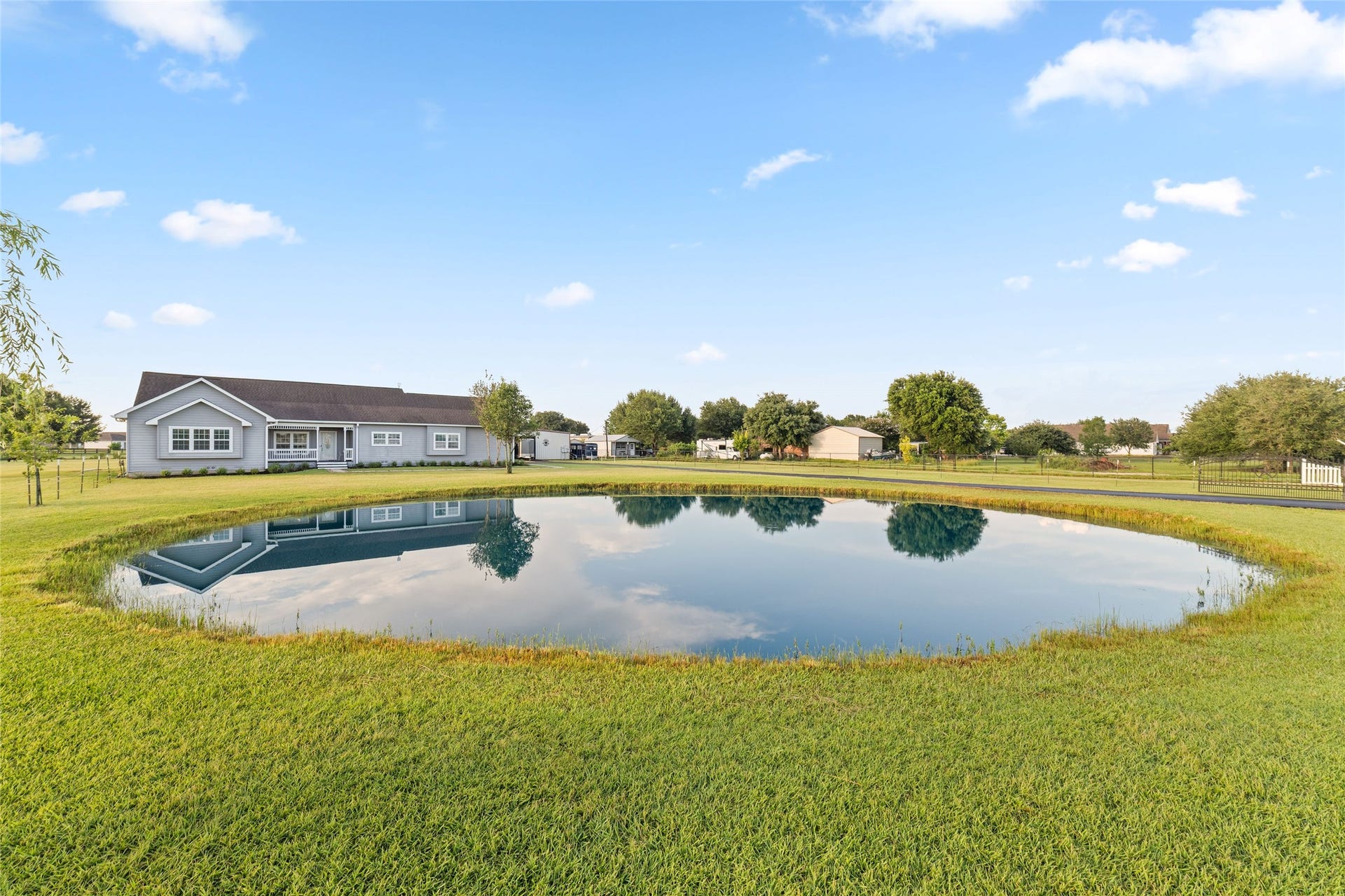 32510 Widgeon Street, Brookshire, TX 77423 Welcome home to 32510 Widgeon Street!