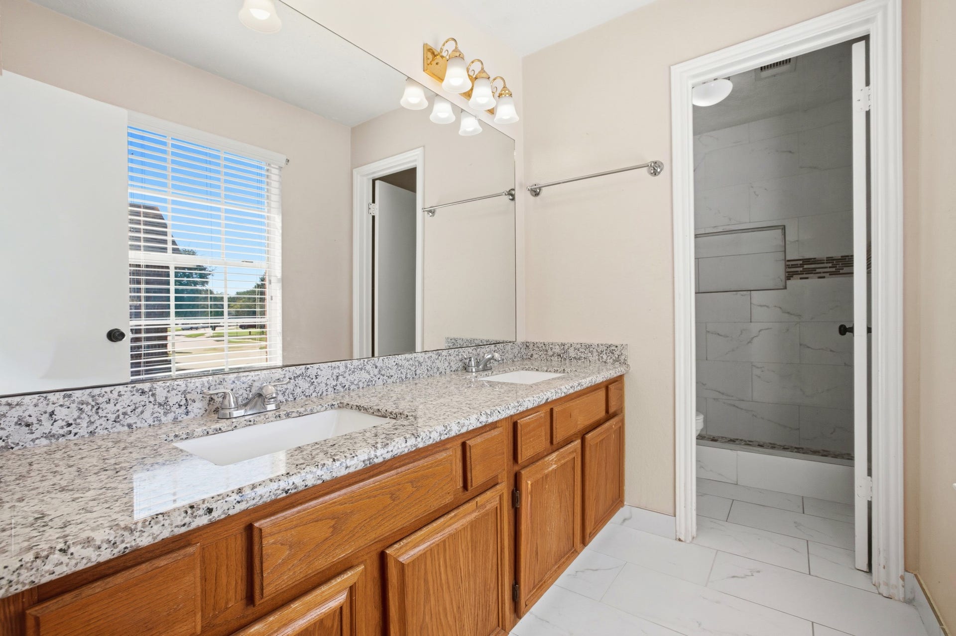 4807 Silver Fox Drive, Houston, TX 77066 4807 Silver Fox Drive, Houston, TX 77066