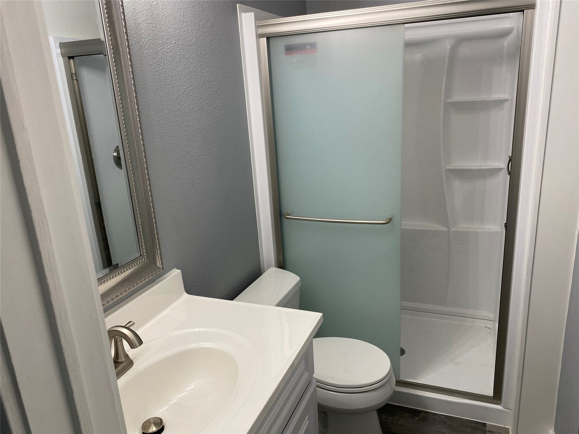 6115 S Highway 35, Alvin, TX 77511 bathroom
