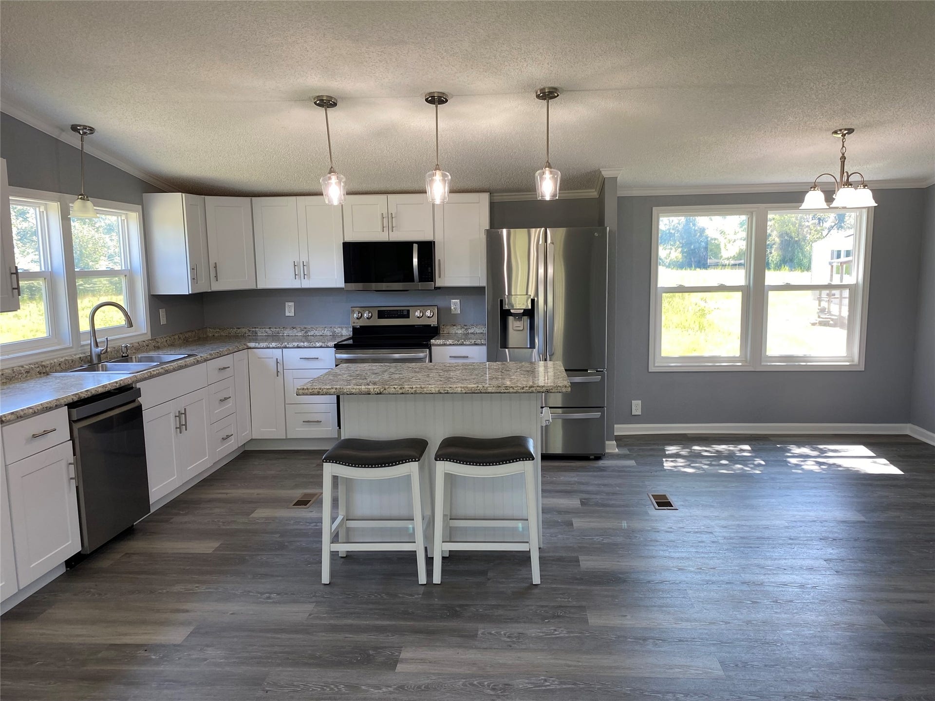 6115 S Highway 35, Alvin, TX 77511 Kitchen