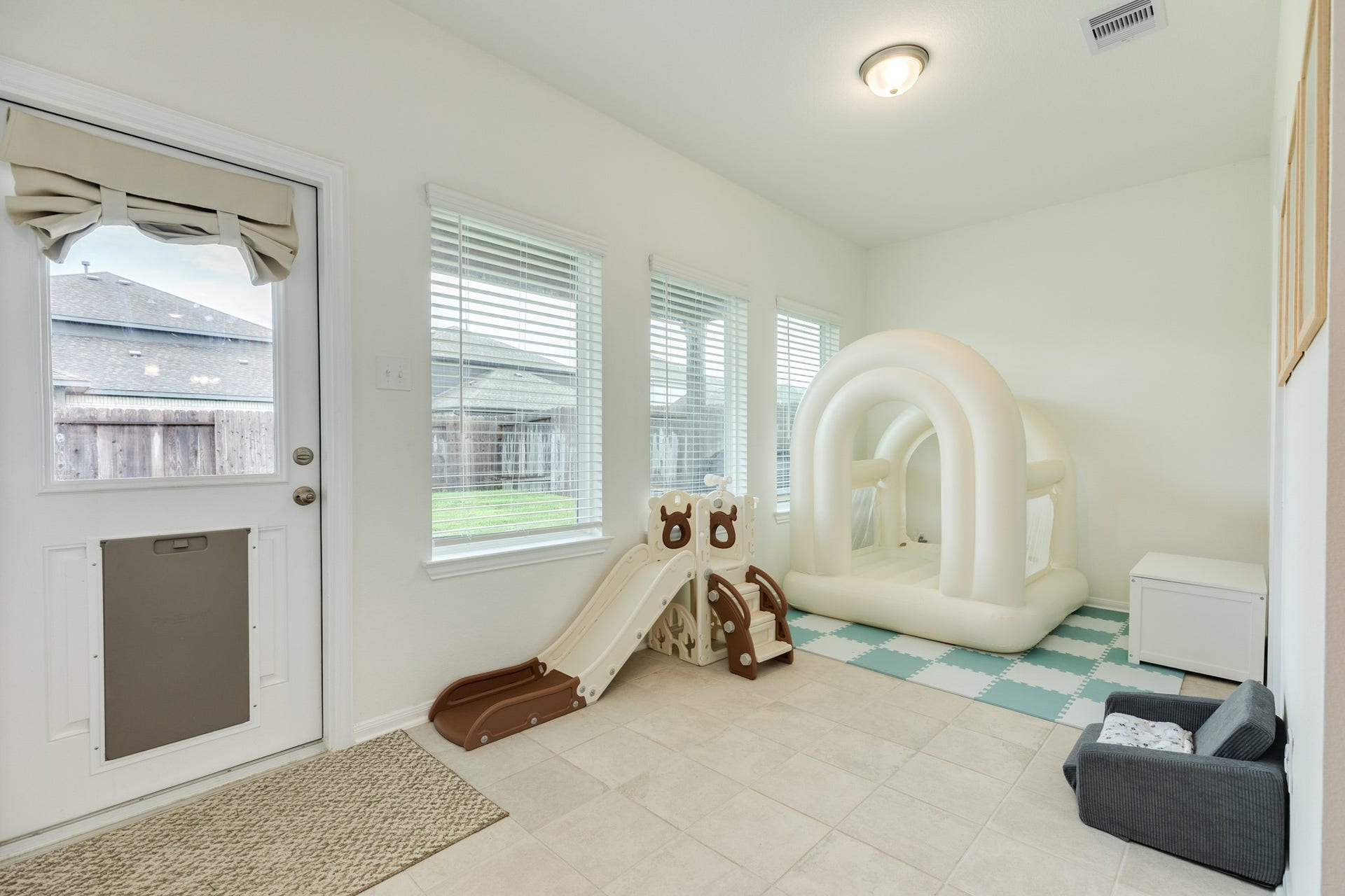 10514 Watershed Drive, Rosharon, TX 77583 10514 Watershed Drive, Rosharon, TX 77583