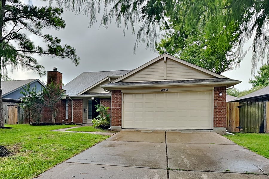 Property photo for 4935 Northfork Drive, Pearland, TX