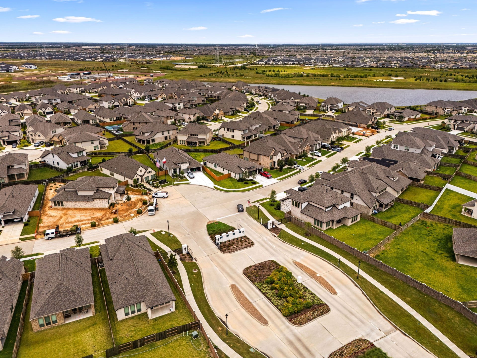 8711 Harbor Pines Drive, Cypress, TX 77433