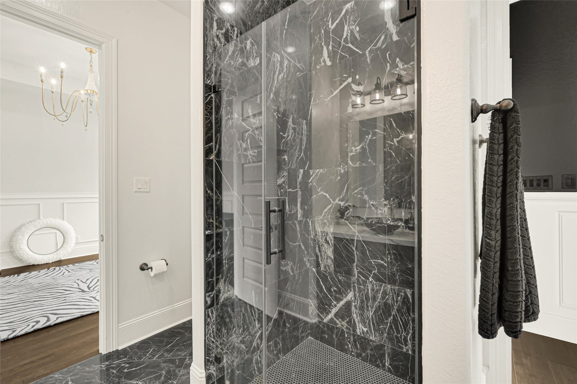 23610 Thortons Park Lane, Spring, TX 77389 This versatile space features an executive office retreat or mother-in-law suite, complete with a beautifully updated private bathroom.