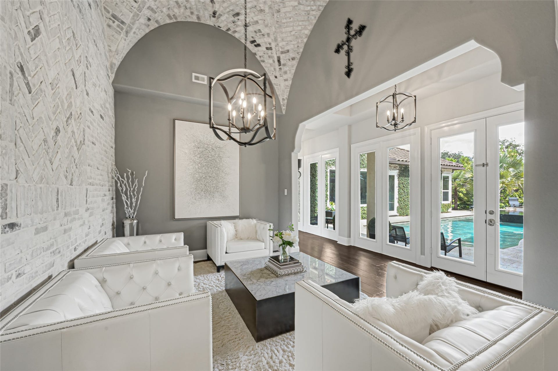 23610 Thortons Park Lane, Spring, TX 77389 Exquisite custom brick feature wall complemented by a stylish designer ceiling.