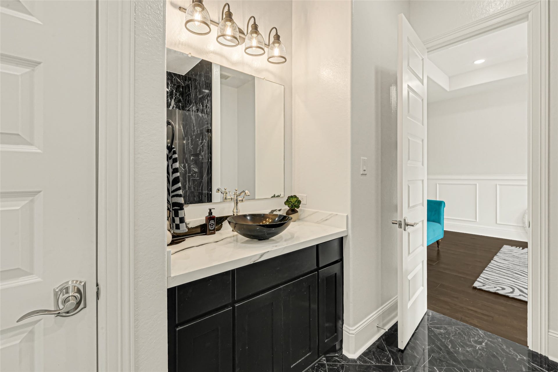 23610 Thortons Park Lane, Spring, TX 77389 This versatile space features an executive office retreat or mother-in-law suite, complete with a beautifully updated private bathroom.