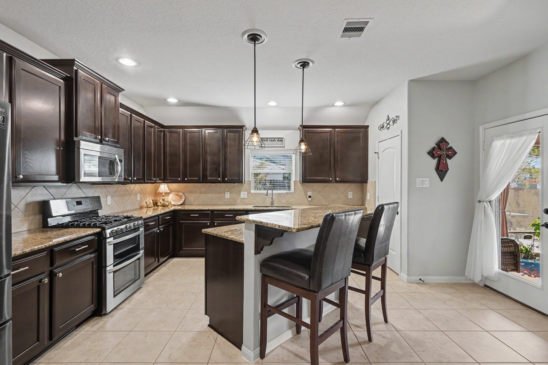 2039 Borthwick Lane, Conroe, TX 77301 Abundant cabinets & countertops to make everyday living & special creations a breeze.