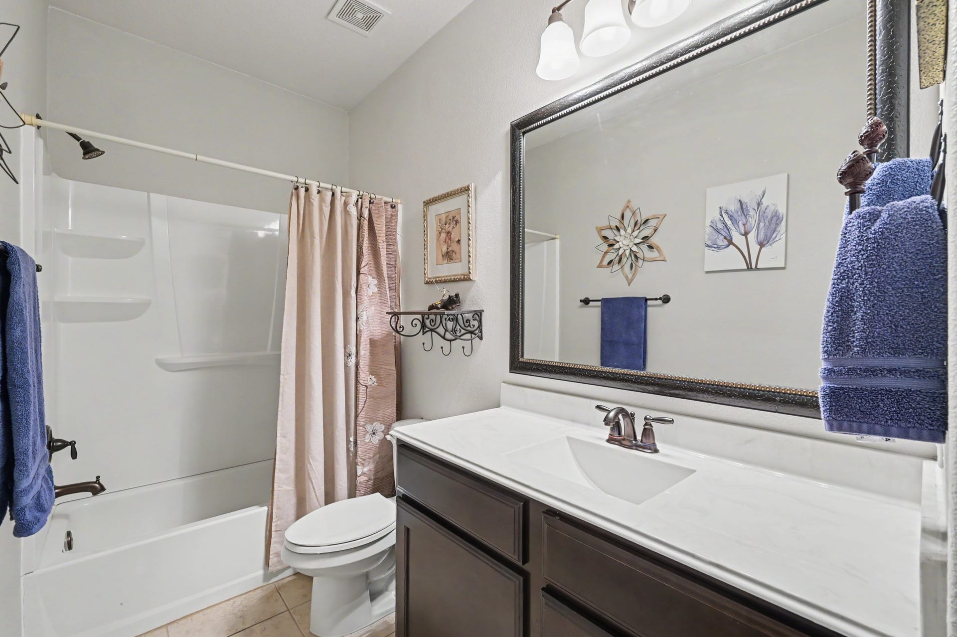 2039 Borthwick Lane, Conroe, TX 77301 Secondary bath