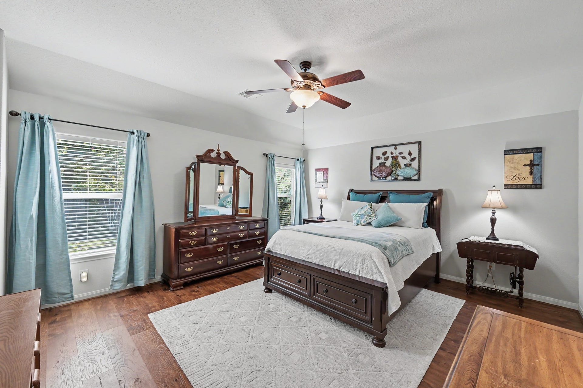 2039 Borthwick Lane, Conroe, TX 77301 Large primary bedroom (16'x14') overlooks the backyard.
