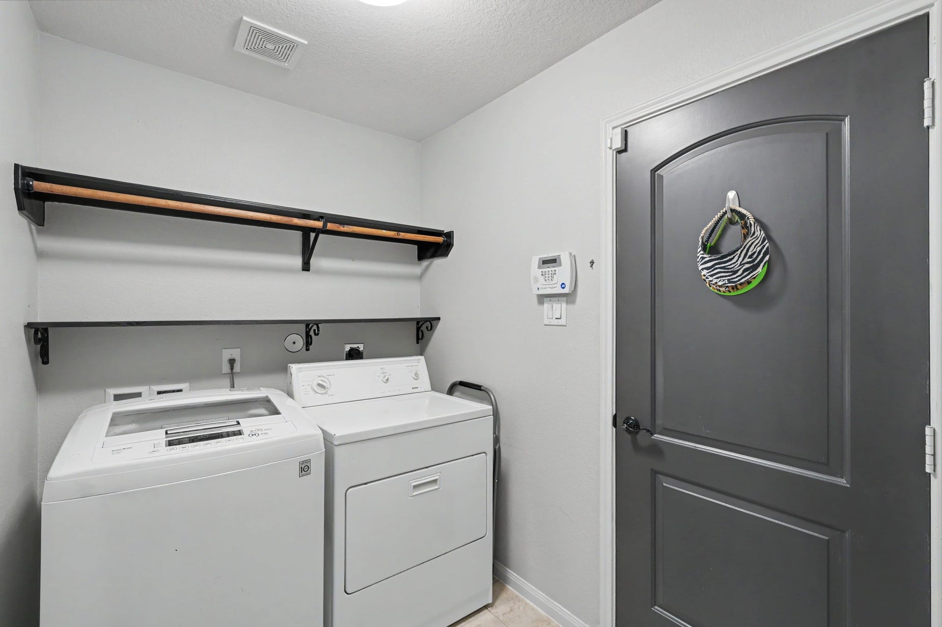 2039 Borthwick Lane, Conroe, TX 77301 Utility room