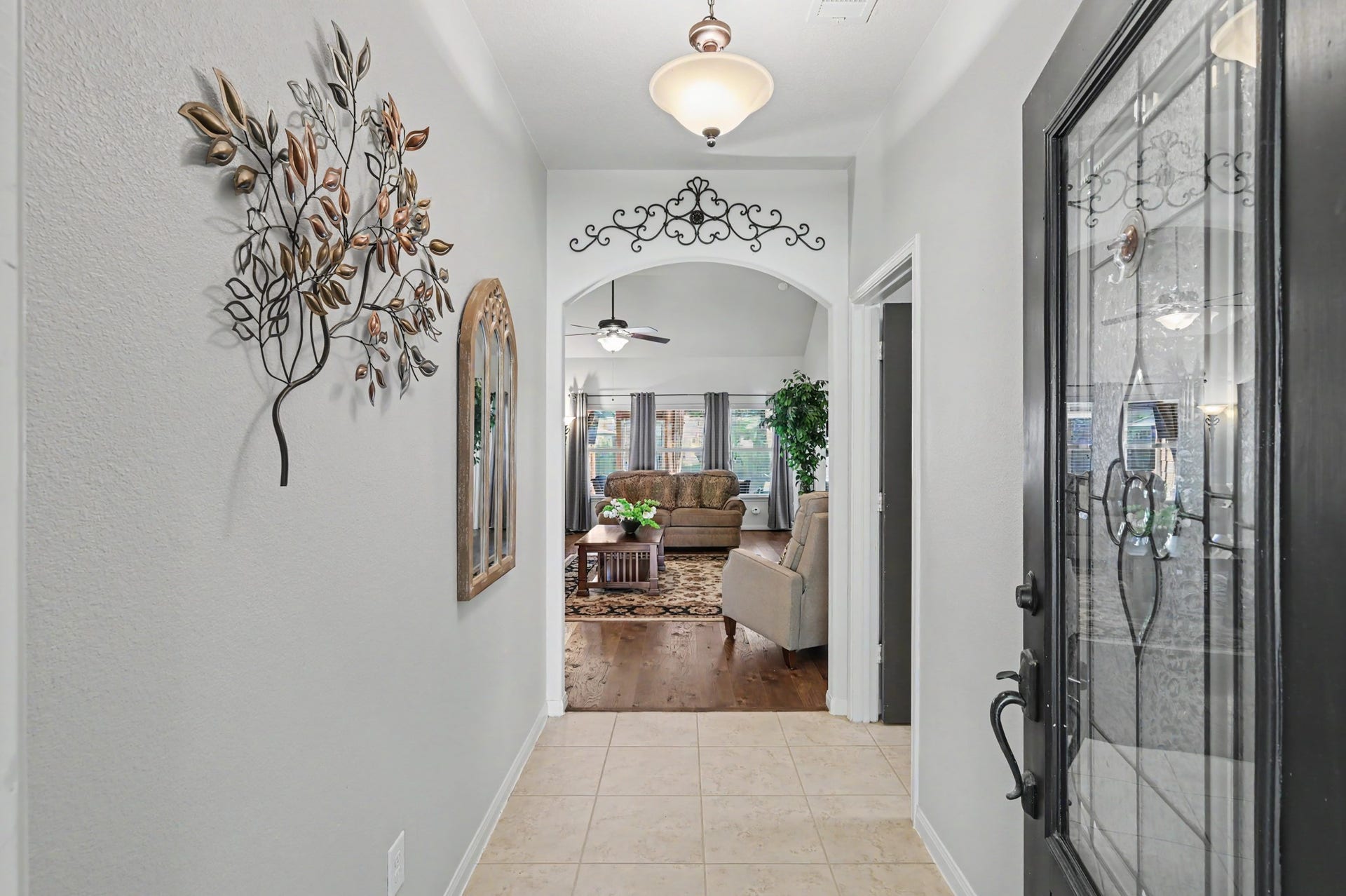 2039 Borthwick Lane, Conroe, TX 77301 Come take a look inside this charming home!