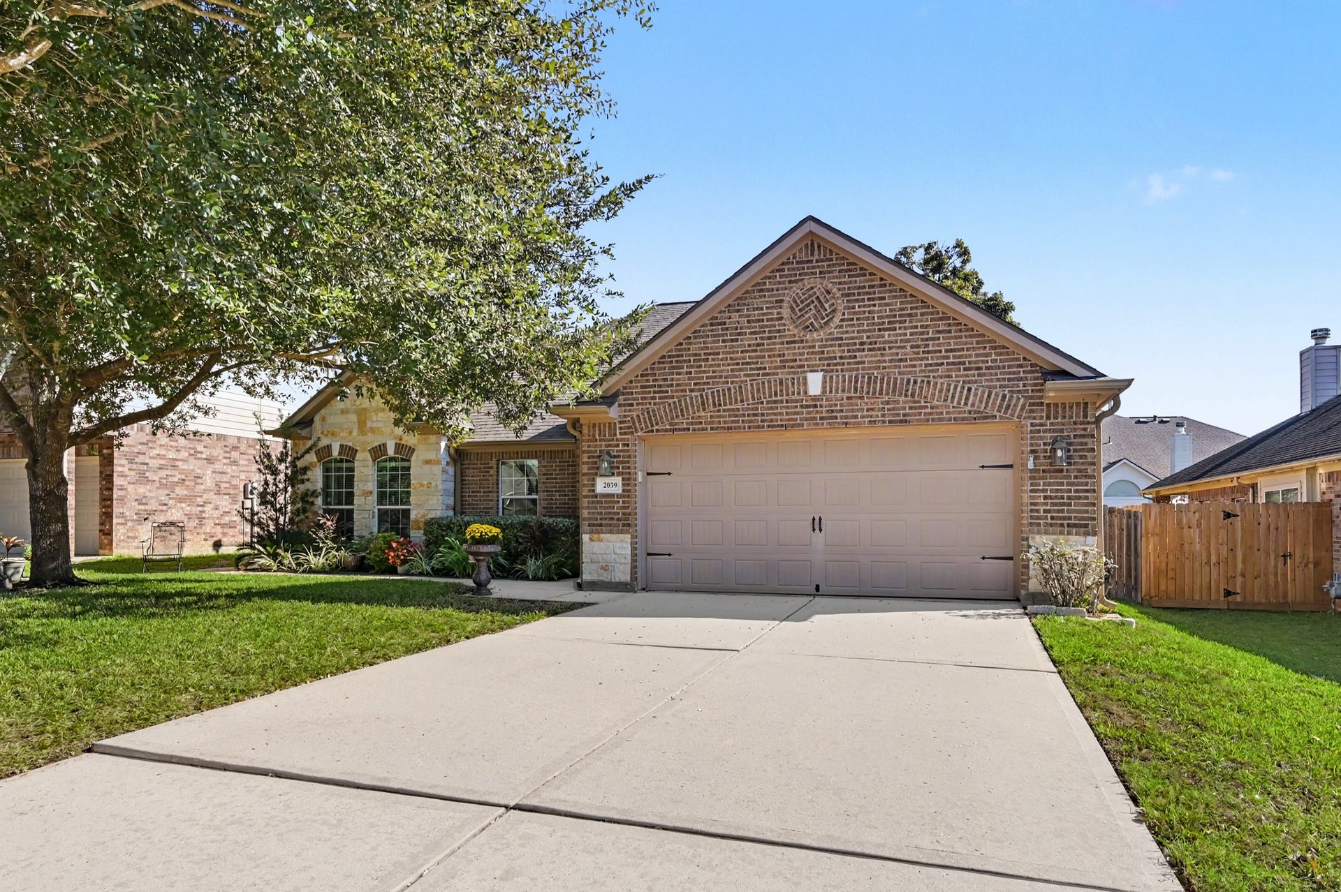 2039 Borthwick Lane, Conroe, TX 77301 Single story 3 bedroom 2 bath home in Stewarts Forest