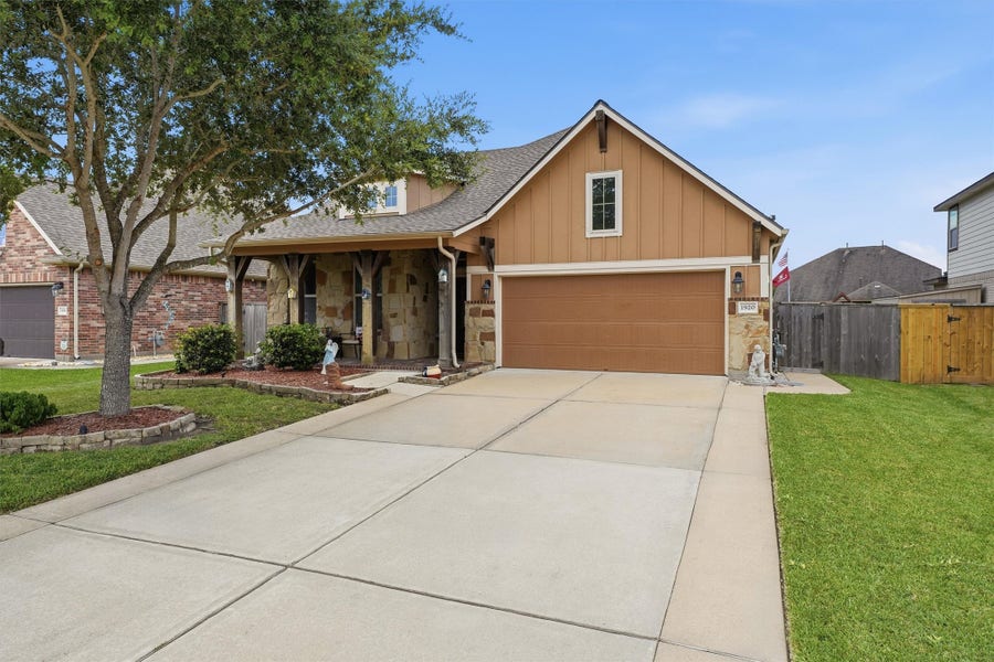 Property photo for 1920 Cedar Ridge Lane, Pearland, TX