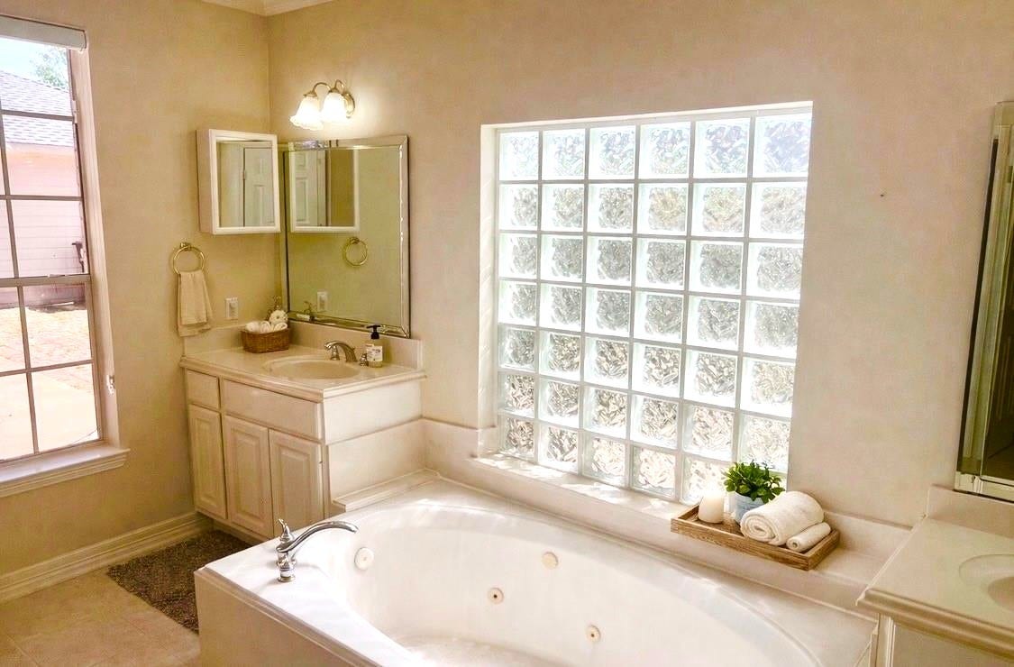 4402 Water Elm Way, Houston, TX 77059