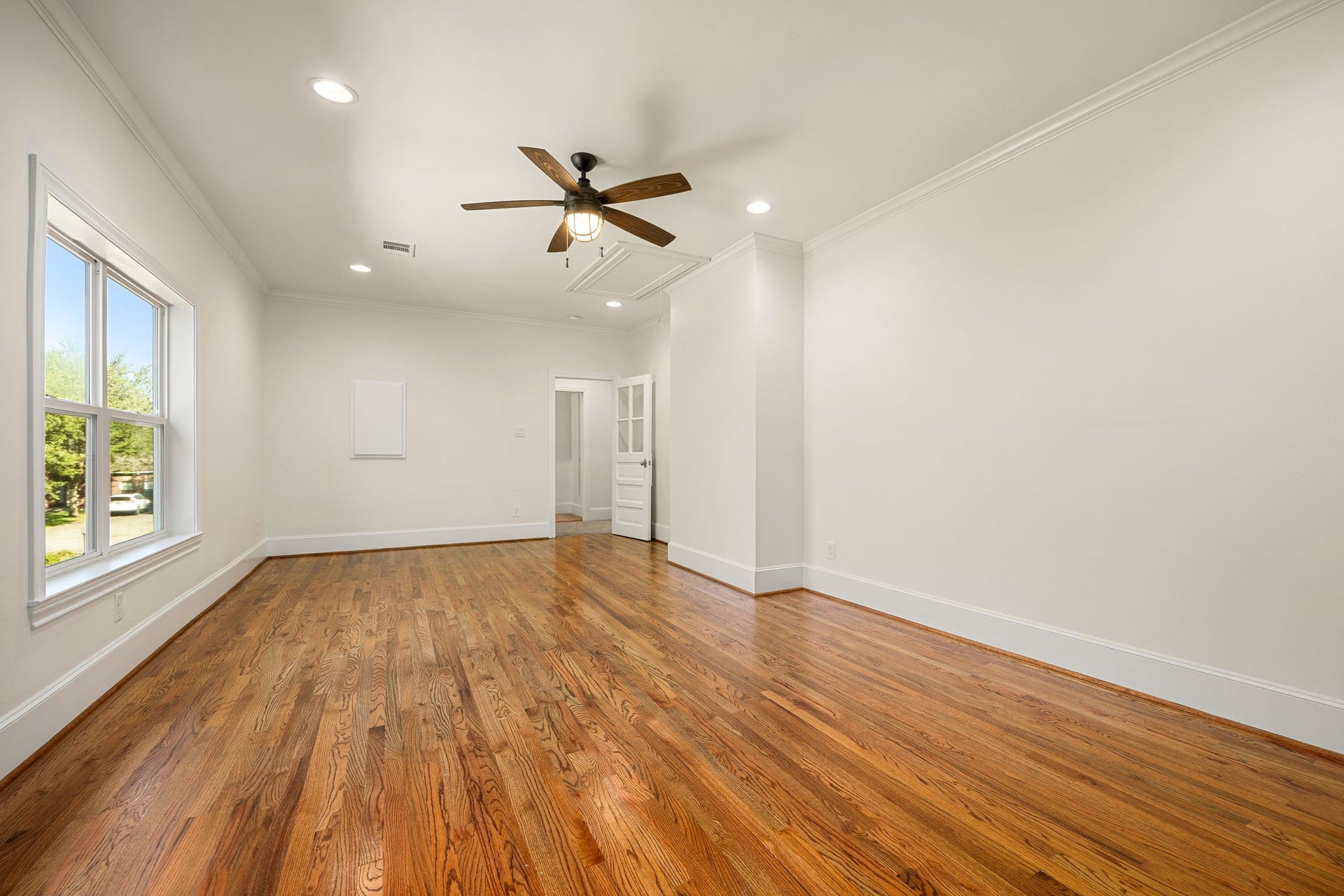 Upstairs Secondary Bedroom/Studio