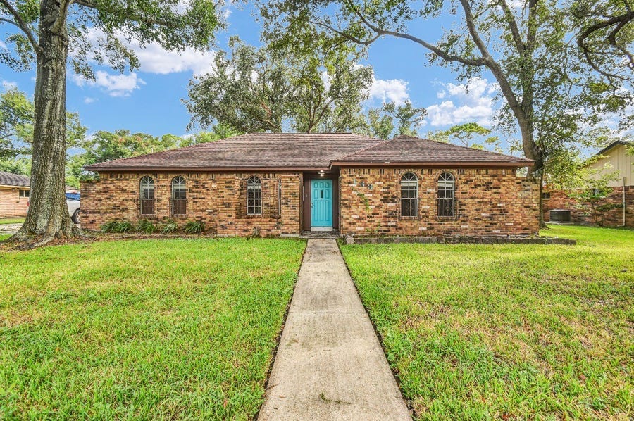 Property photo for 133 Nasturtium Street, Lake Jackson, TX