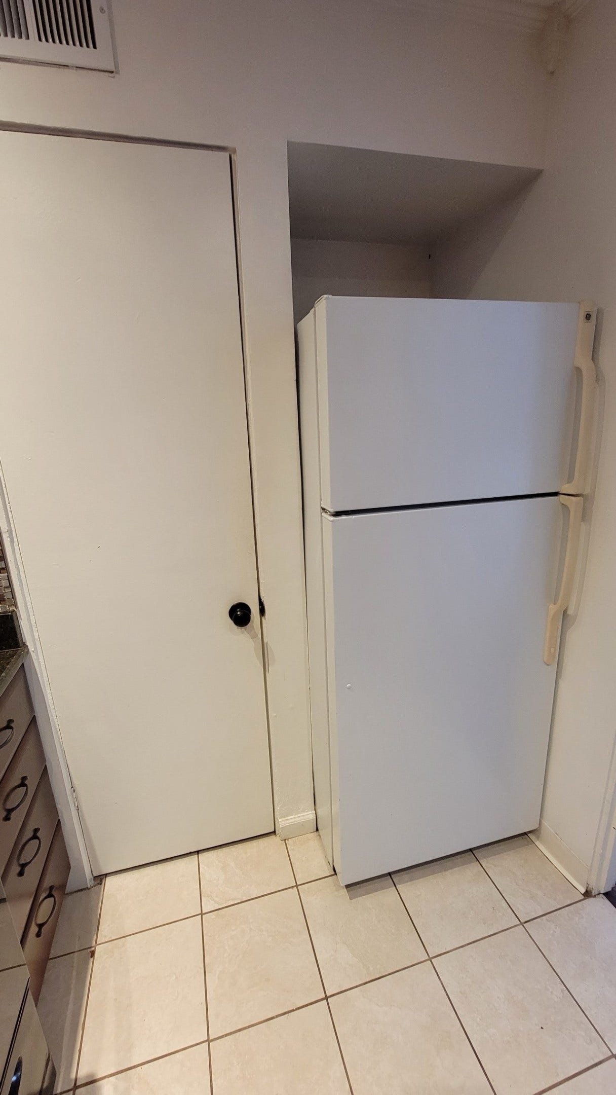 5353 Dora Street, #6, Houston, TX 77005 Refrigerator included