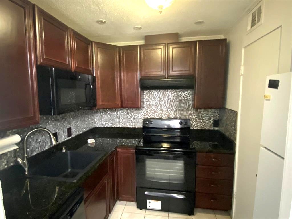 5353 Dora Street, #6, Houston, TX 77005 Kitchen