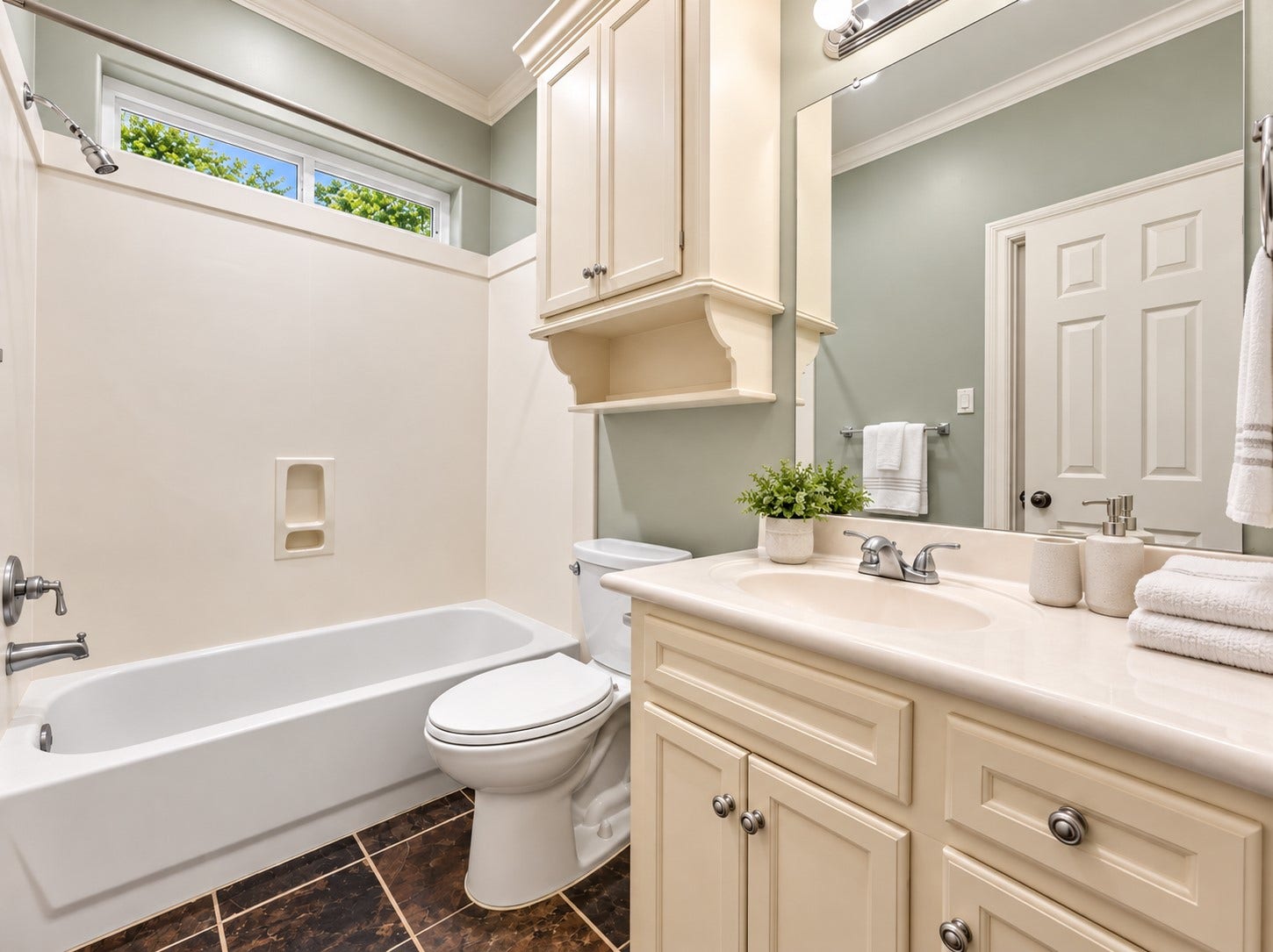 1504 Carriage Run W, Conroe, TX 77384 virtually staged