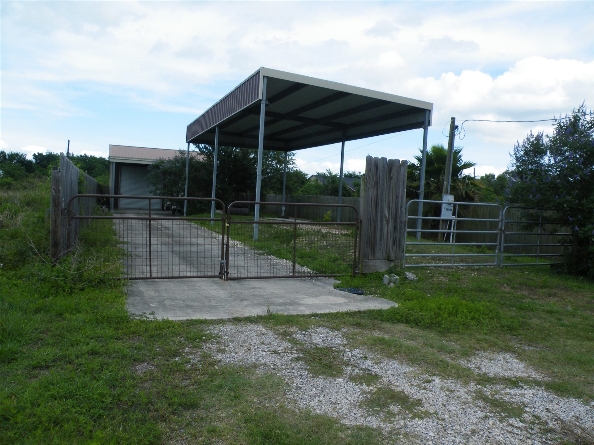 729 17th Street, San Leon, TX 77539 RV Station with 35 & 50 amp RV hookups, concrete pad