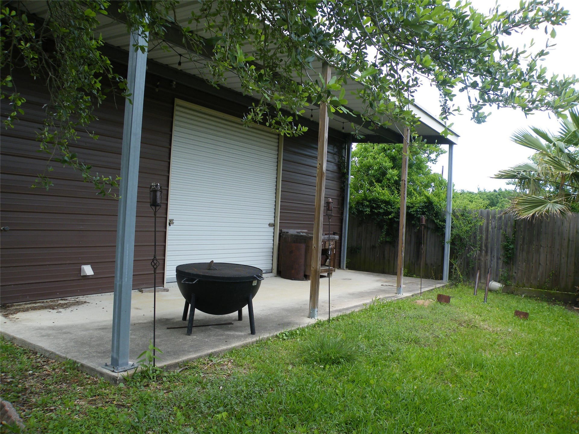 729 17th Street, San Leon, TX 77539 Covered patio for cookouts and enjoyment