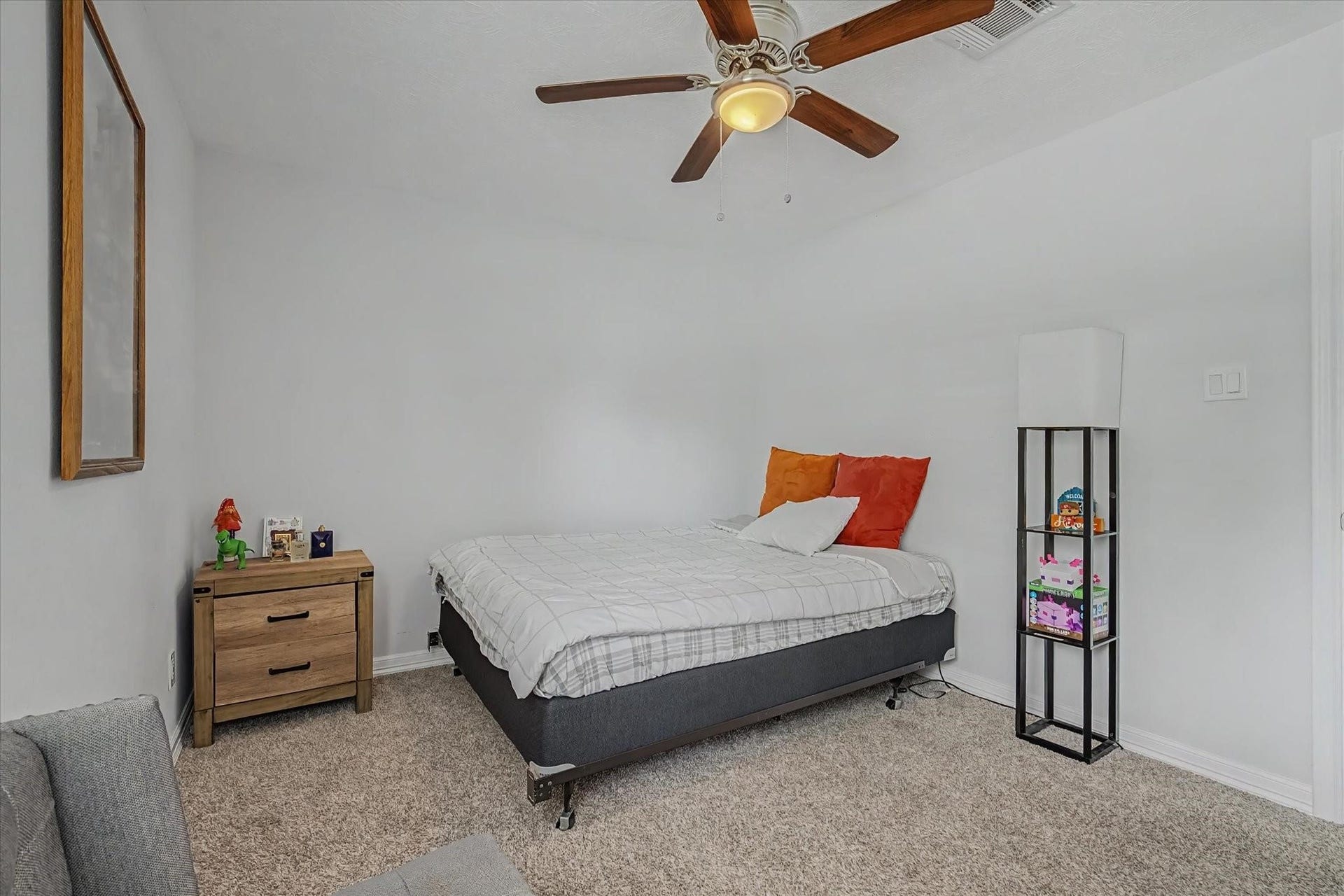 6834 New York Street, Houston, TX 77021 6834 New York Street, Houston, TX 77021