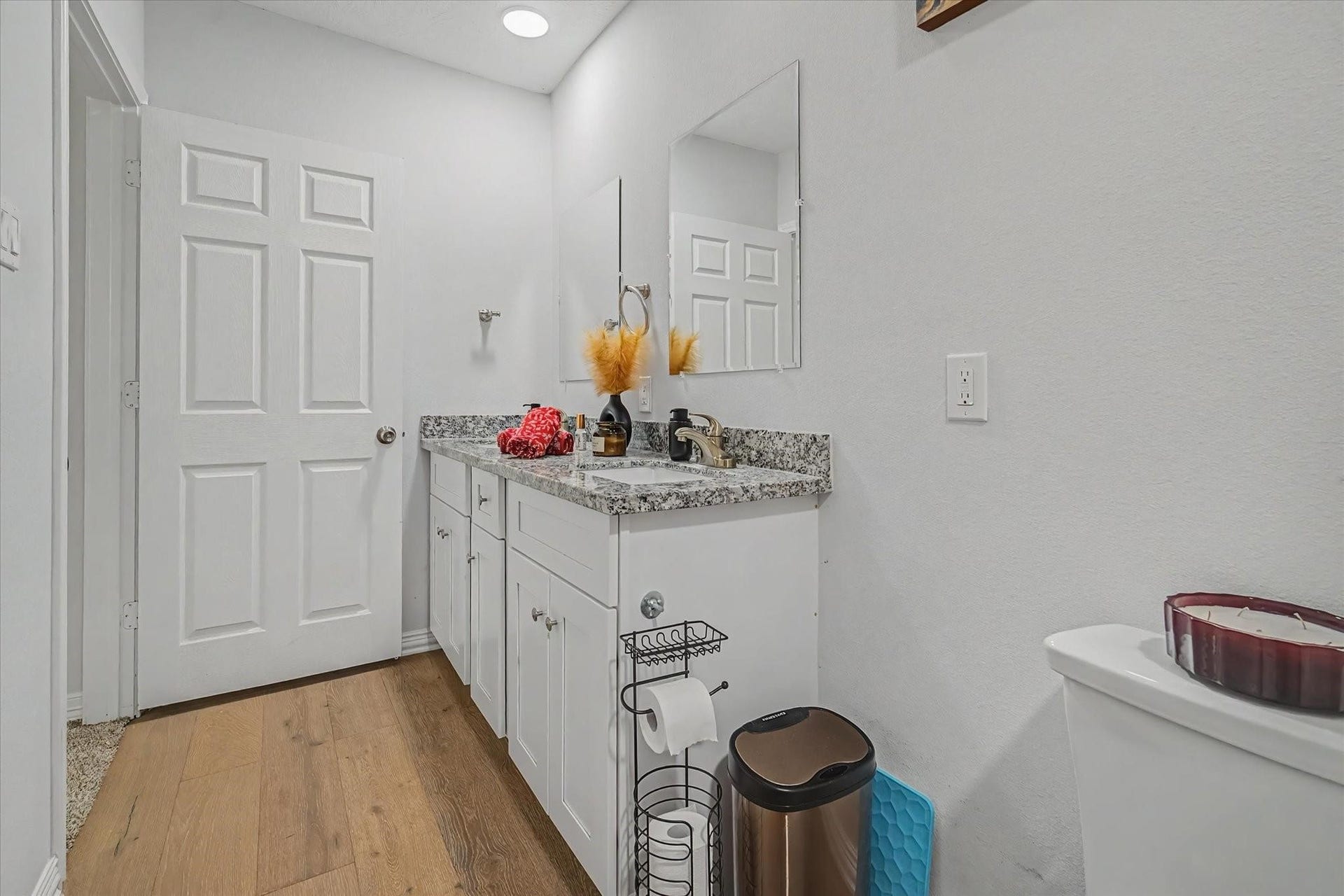 6834 New York Street, Houston, TX 77021 6834 New York Street, Houston, TX 77021